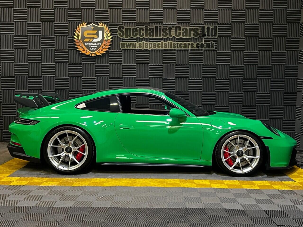 Porsche 911 view 9