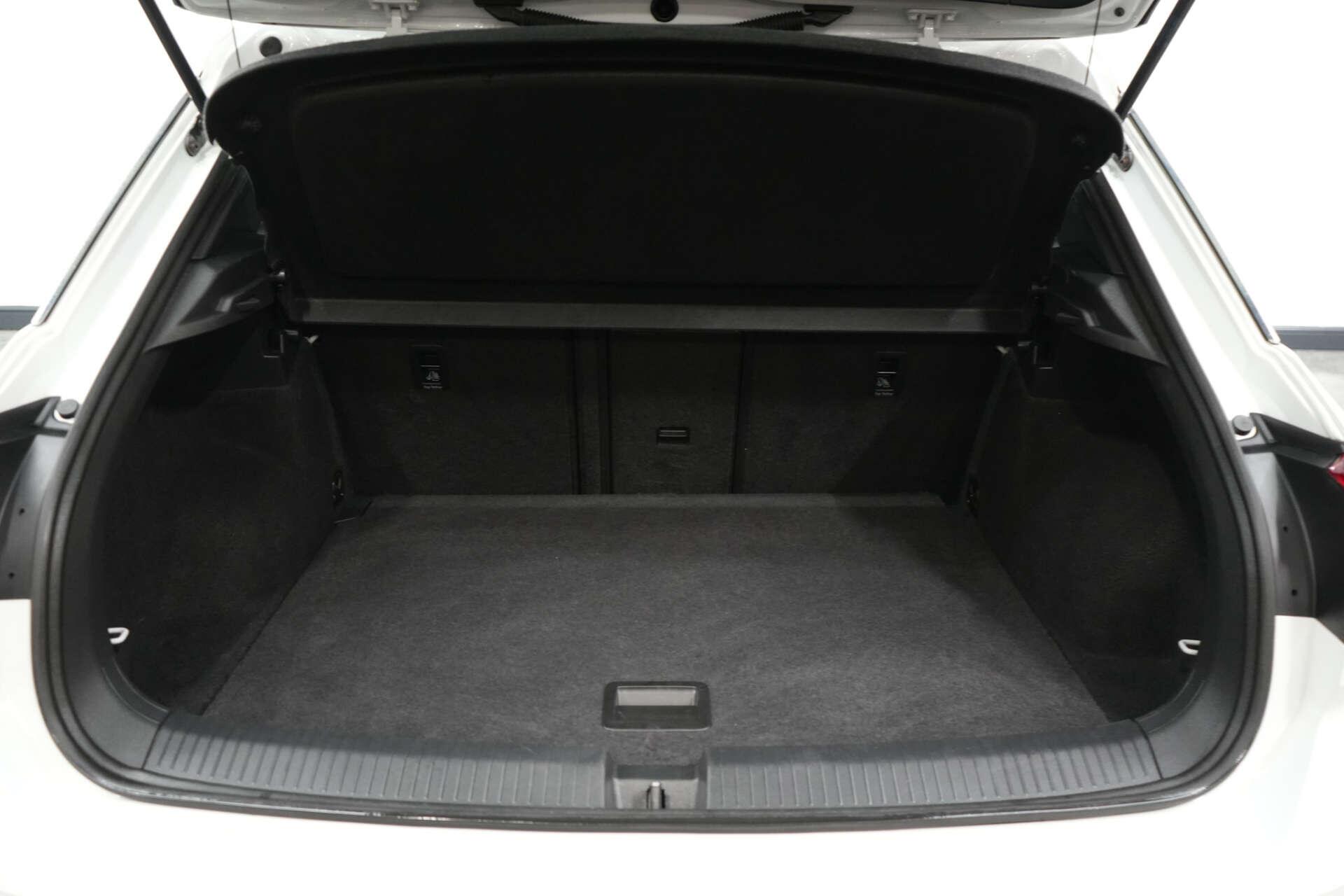 Volkswagen T-Roc view 10