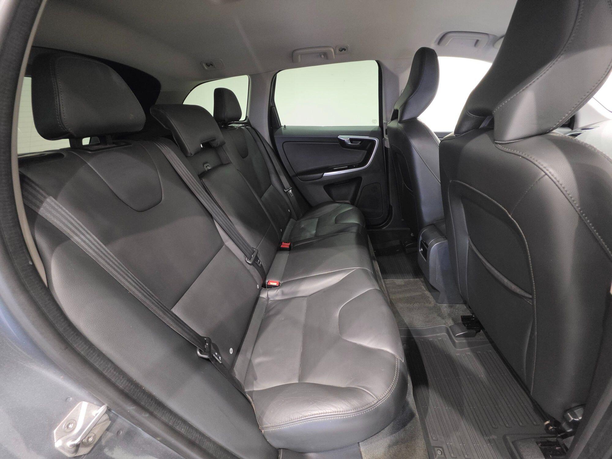 Volvo XC60 view 21