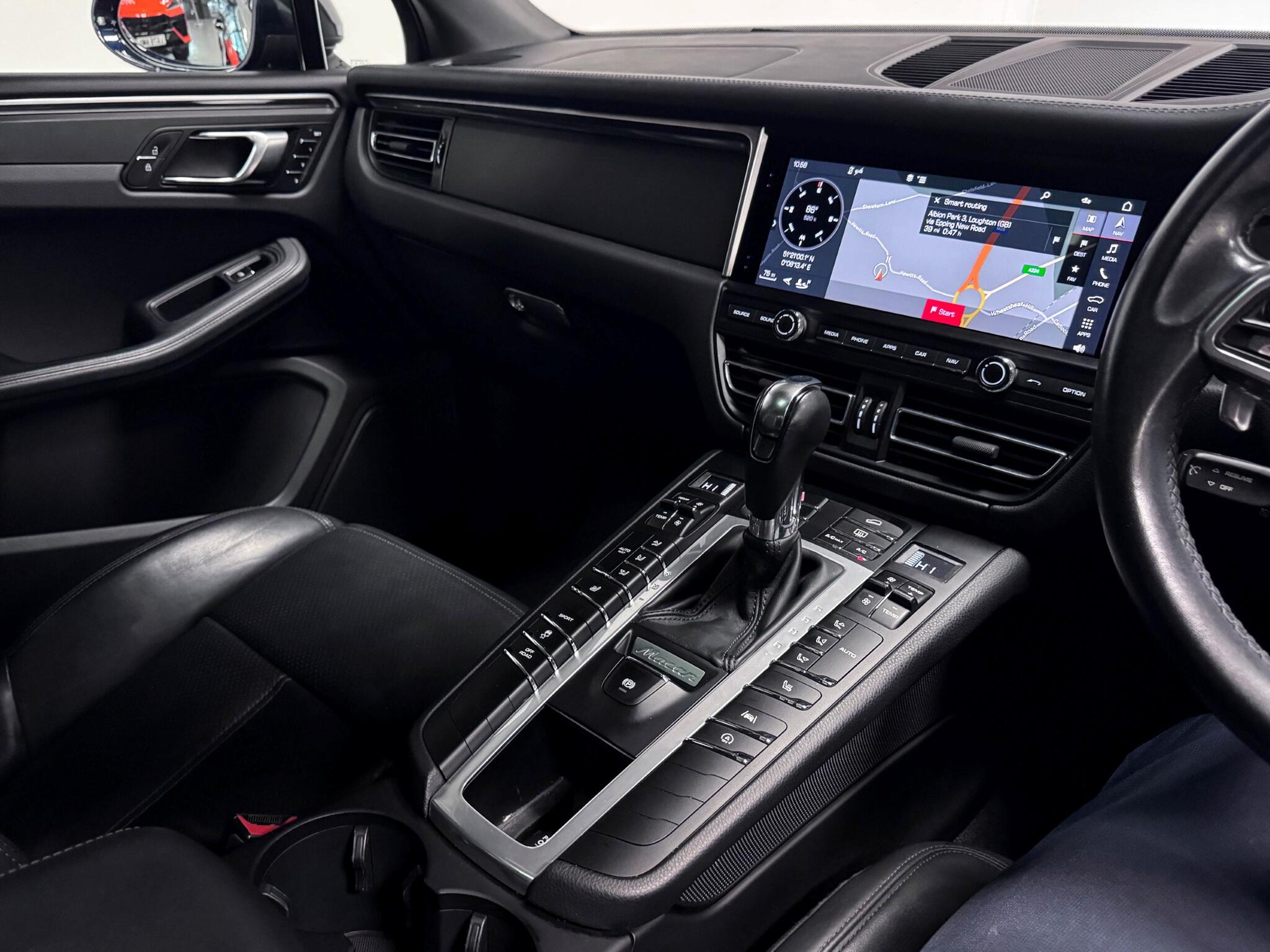 Porsche Macan view 32