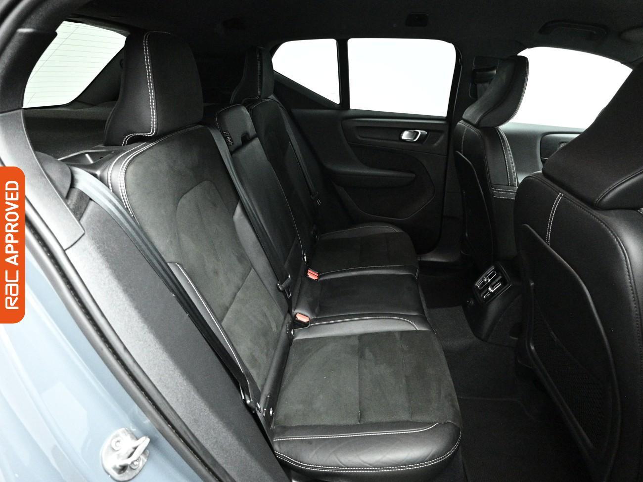 Volvo XC40 view 14