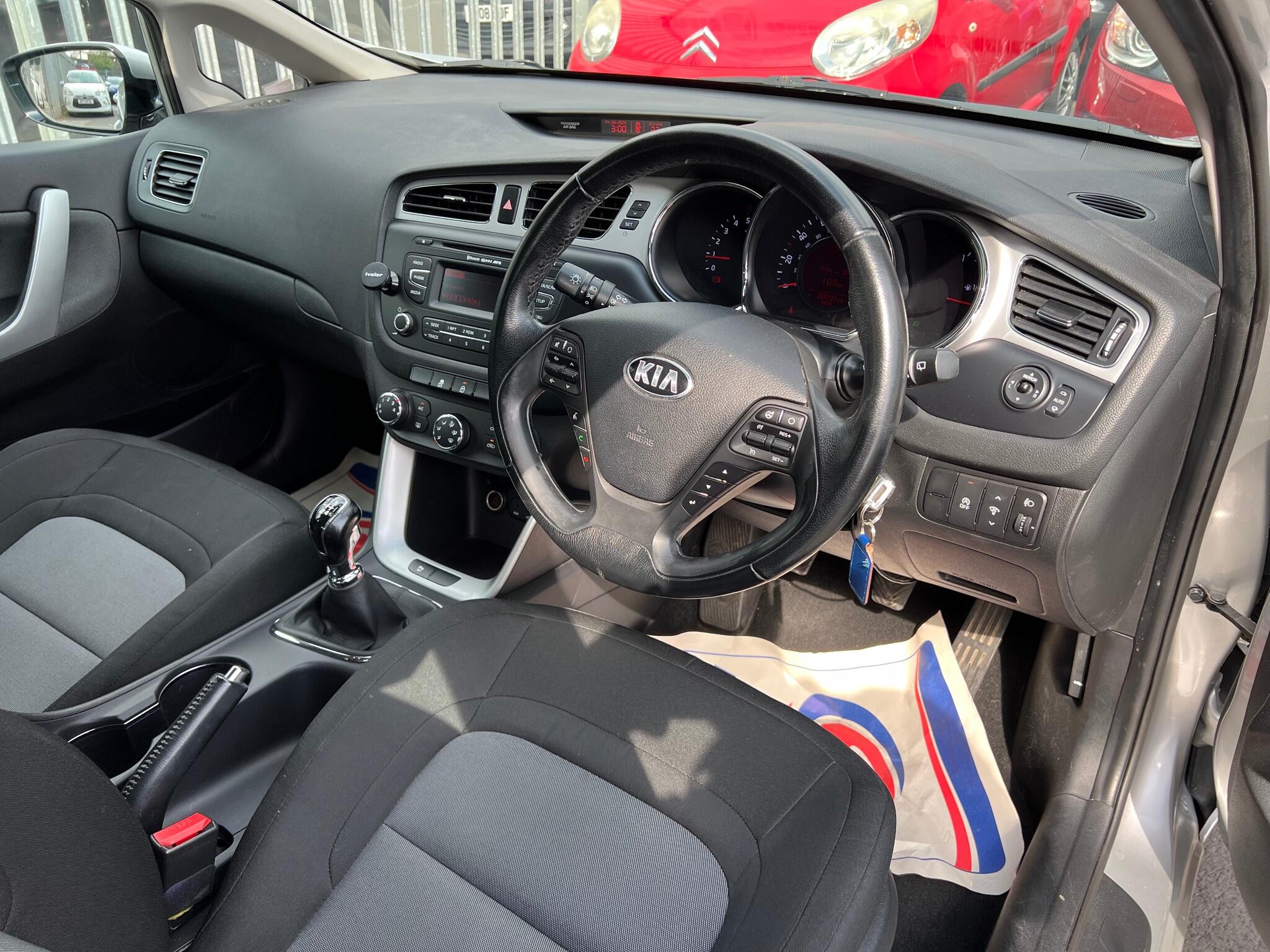 2014 Kia Ceed 1.6 CRDi EcoDynamics 2 Euro 5 (s/s) 5dr • 88,000 miles image 2