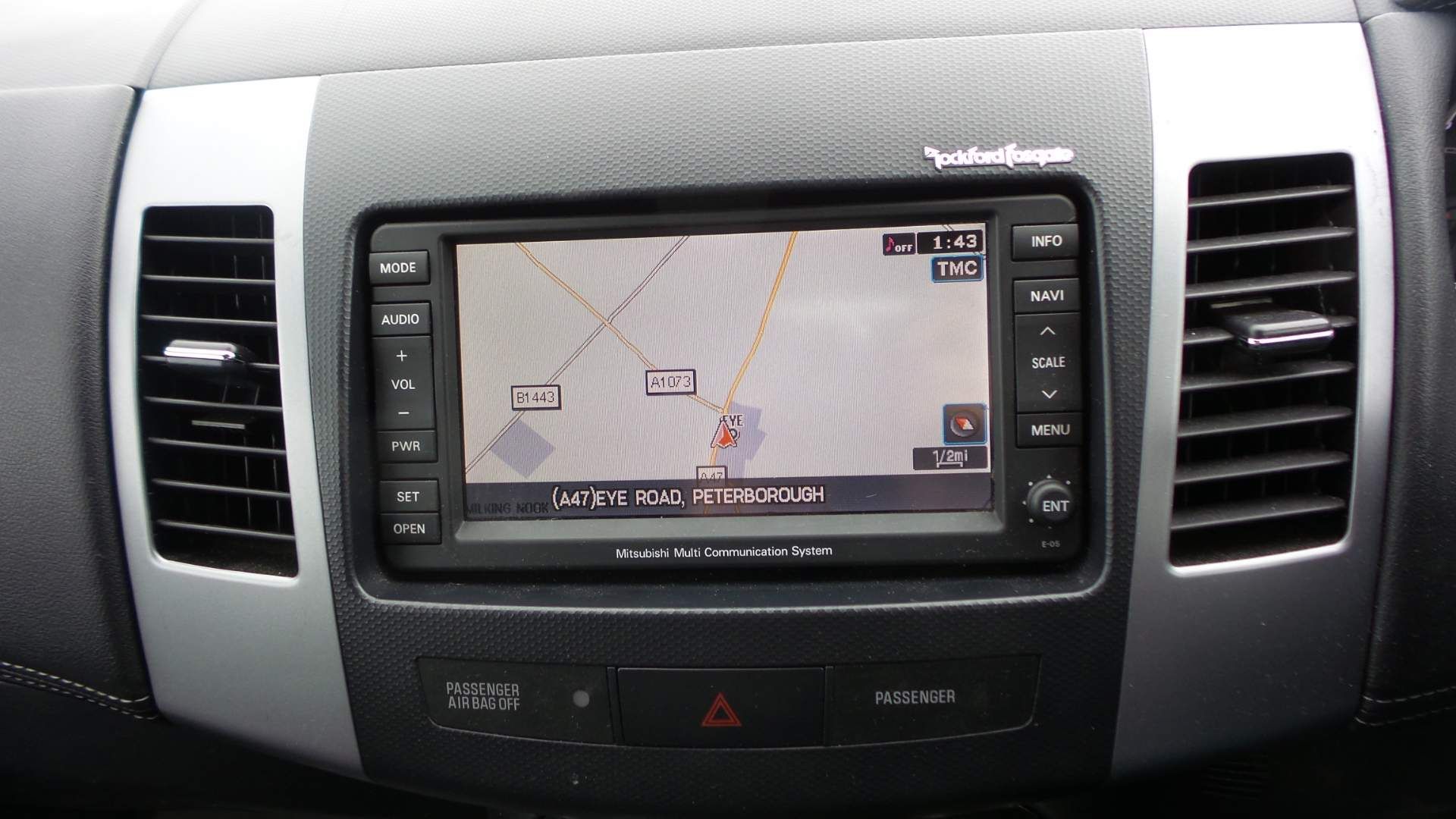 Mitsubishi Outlander view 13