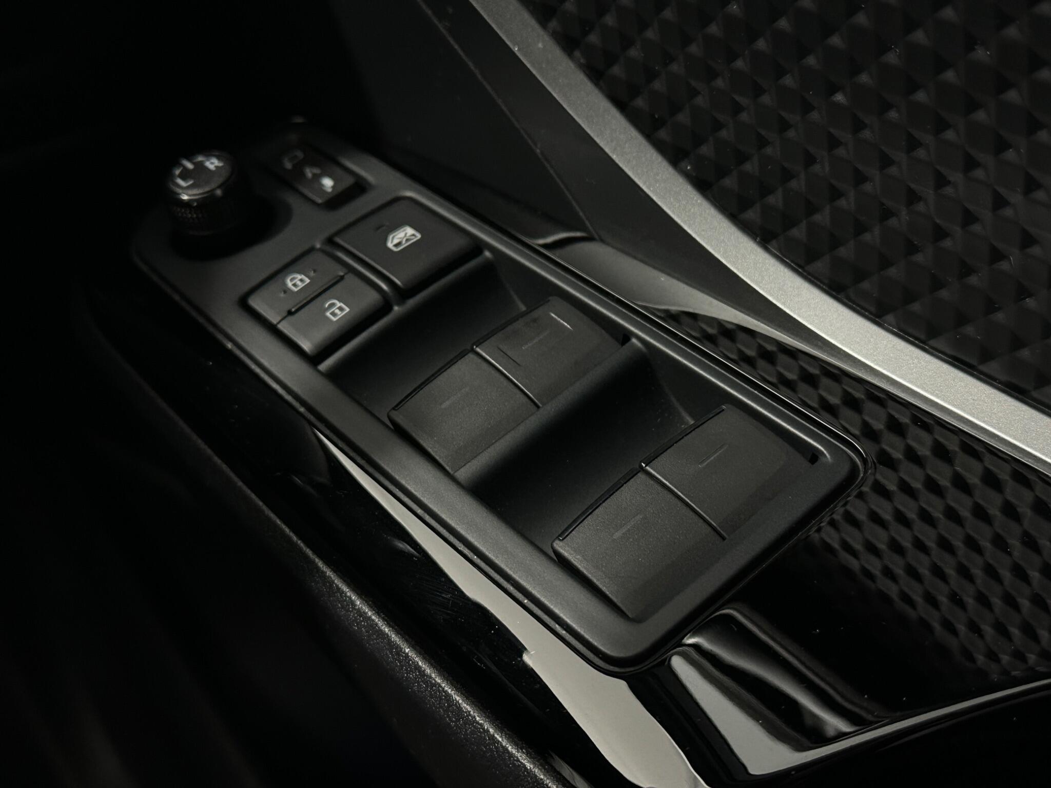 Toyota C-HR view 19