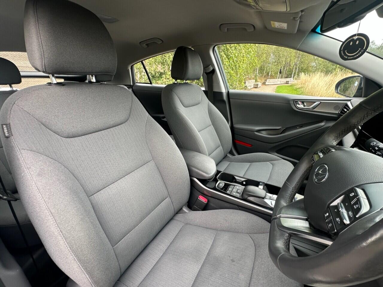 Hyundai Ioniq view 21
