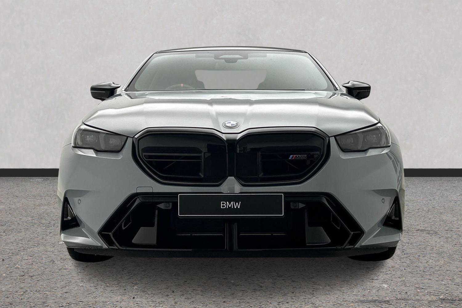 BMW M5 view 16