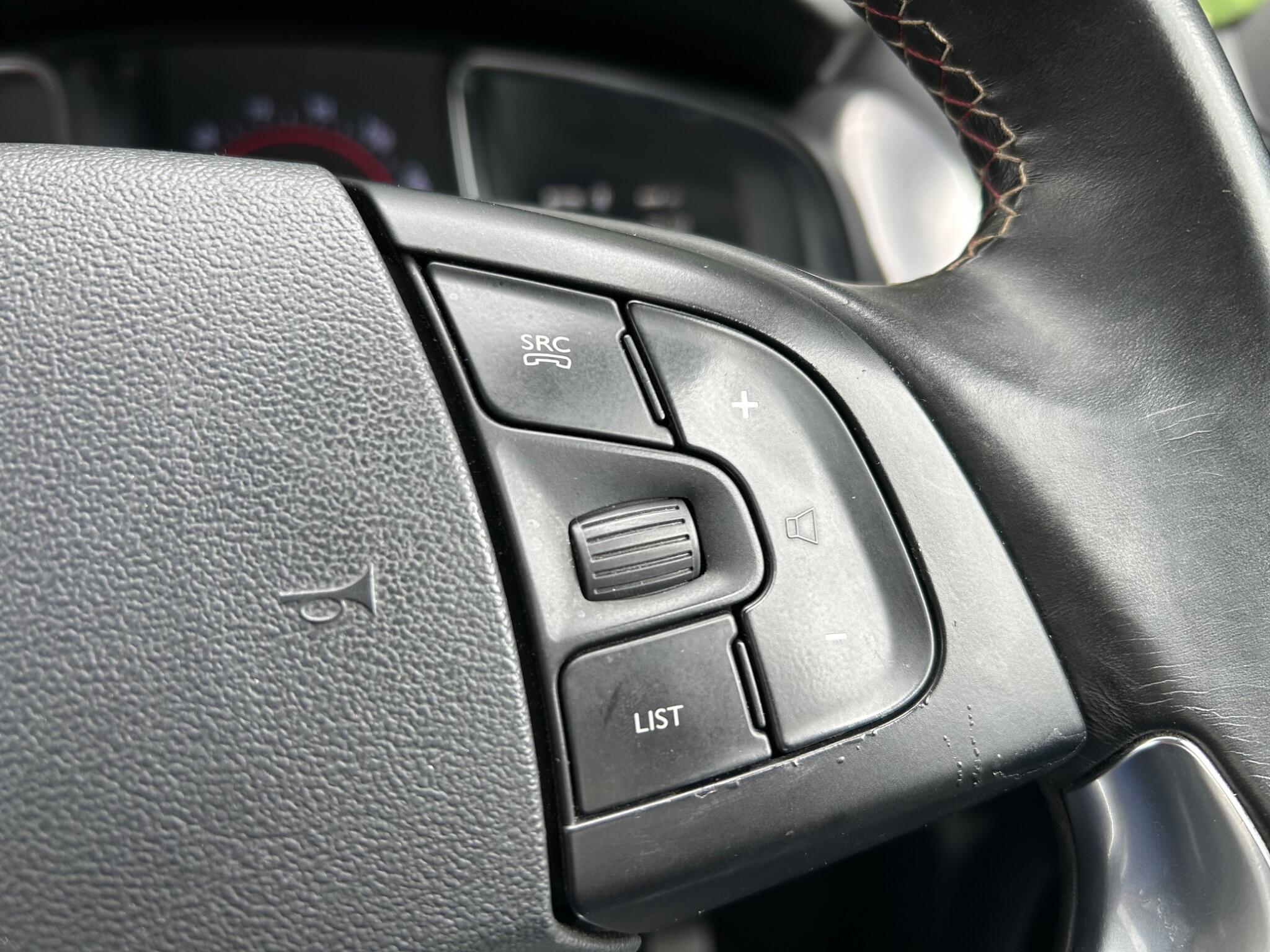 DS Automobiles DS 5 view 30