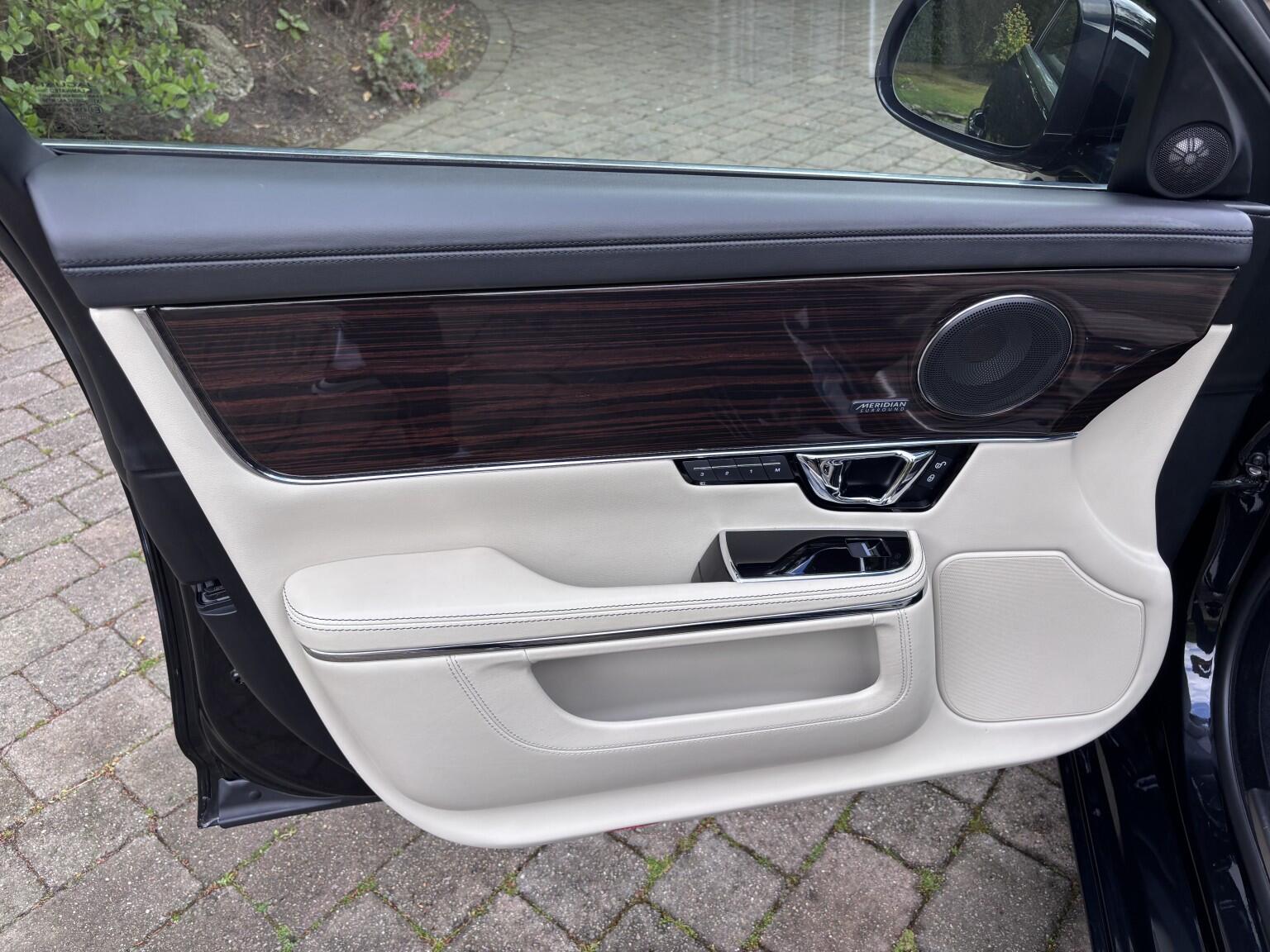 Jaguar XJ view 21