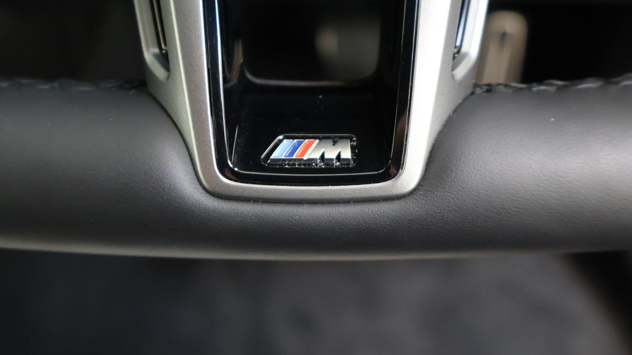 BMW 5 Series view 35