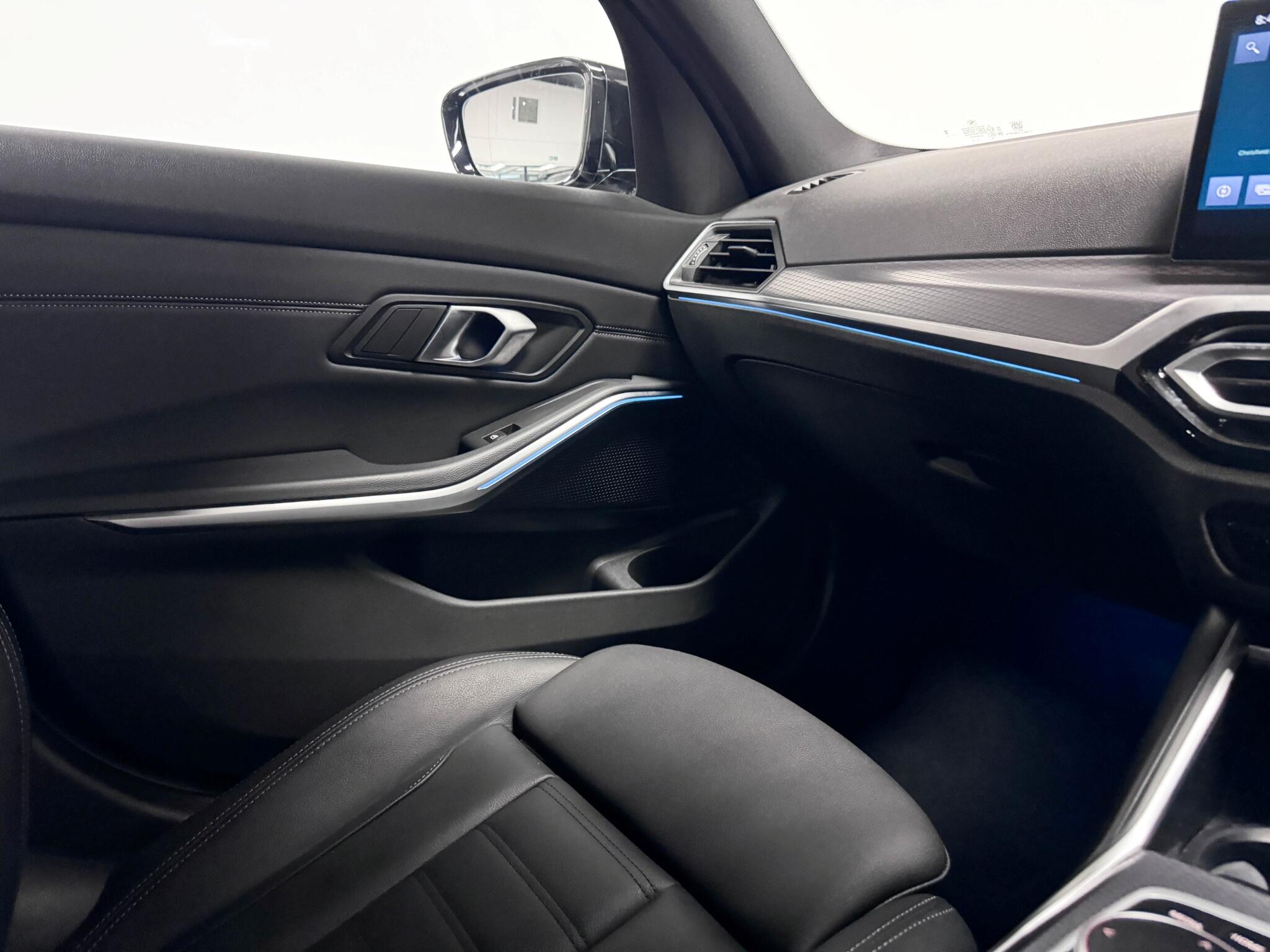 BMW 3 Series view 32
