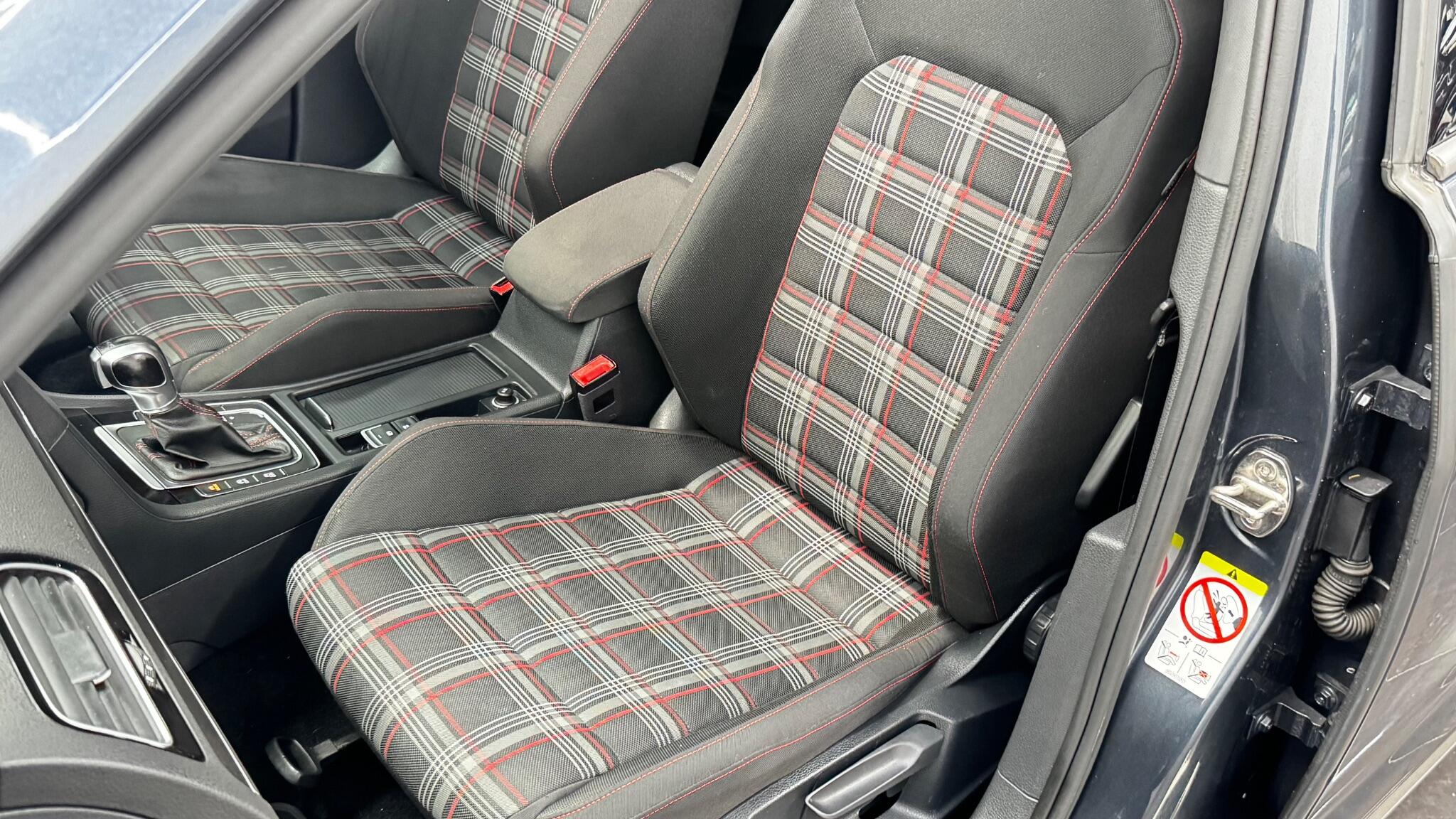 Volkswagen Golf view 12