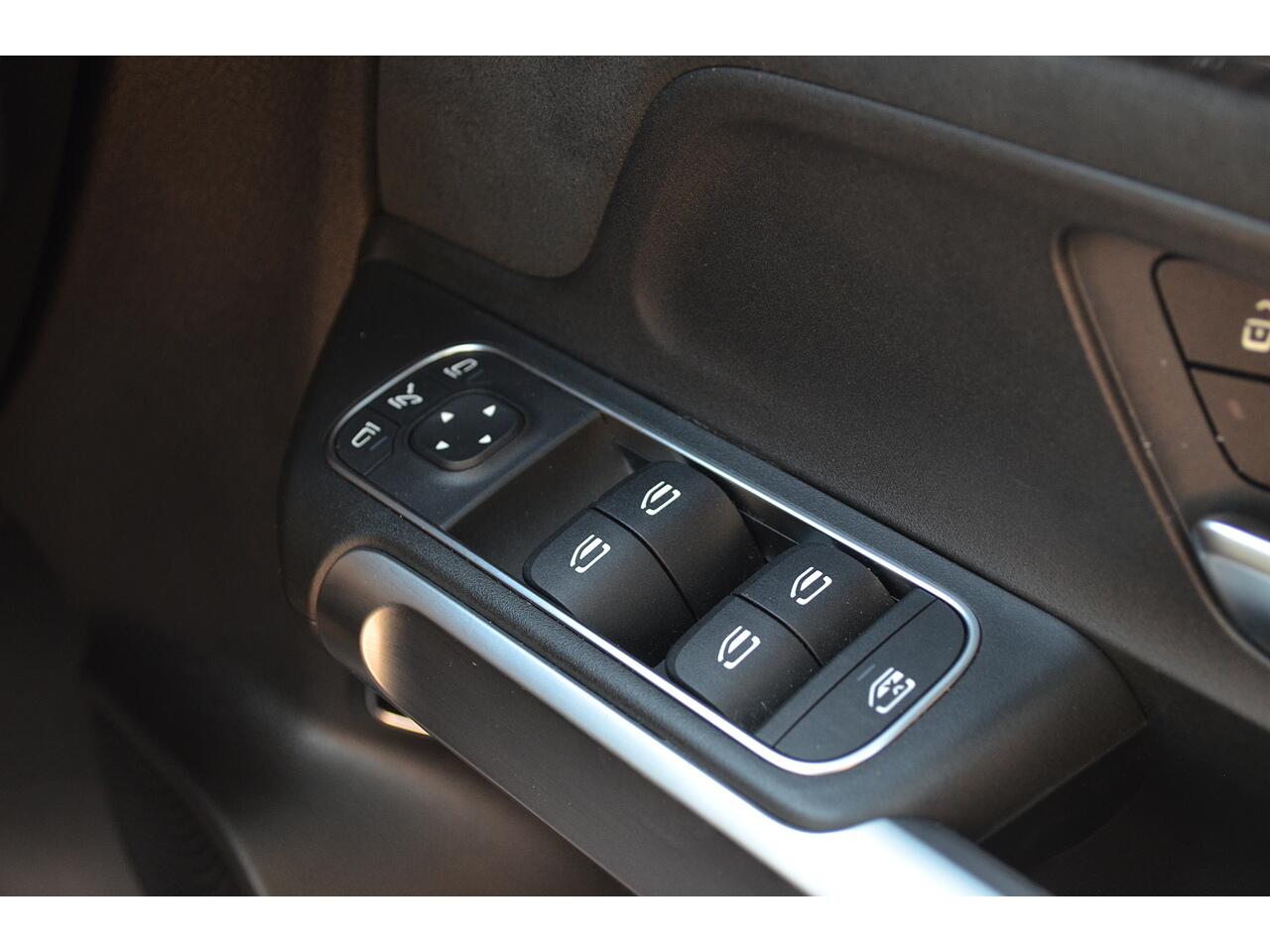 Mercedes-Benz GLB view 51