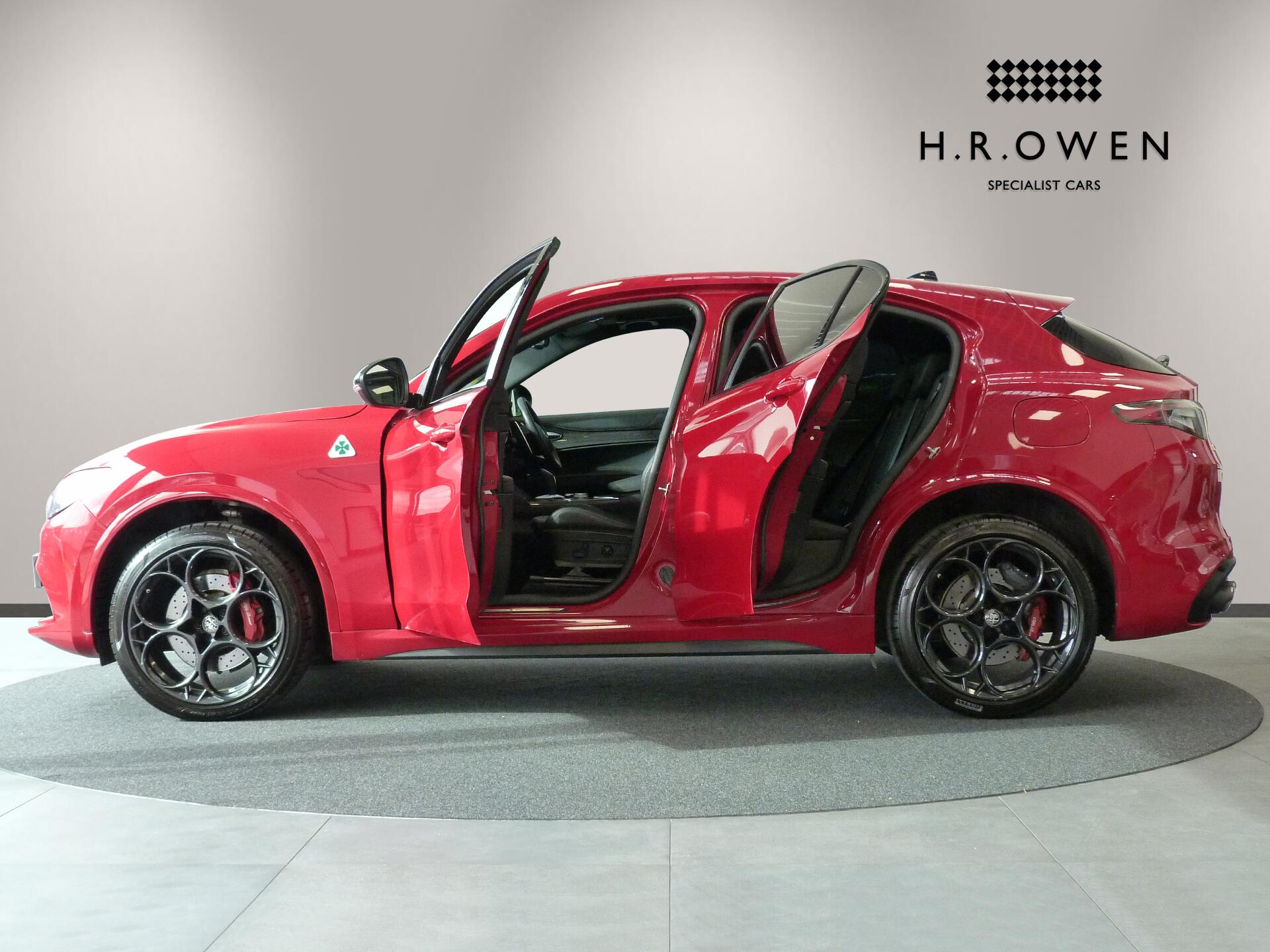 Alfa Romeo Stelvio view 8