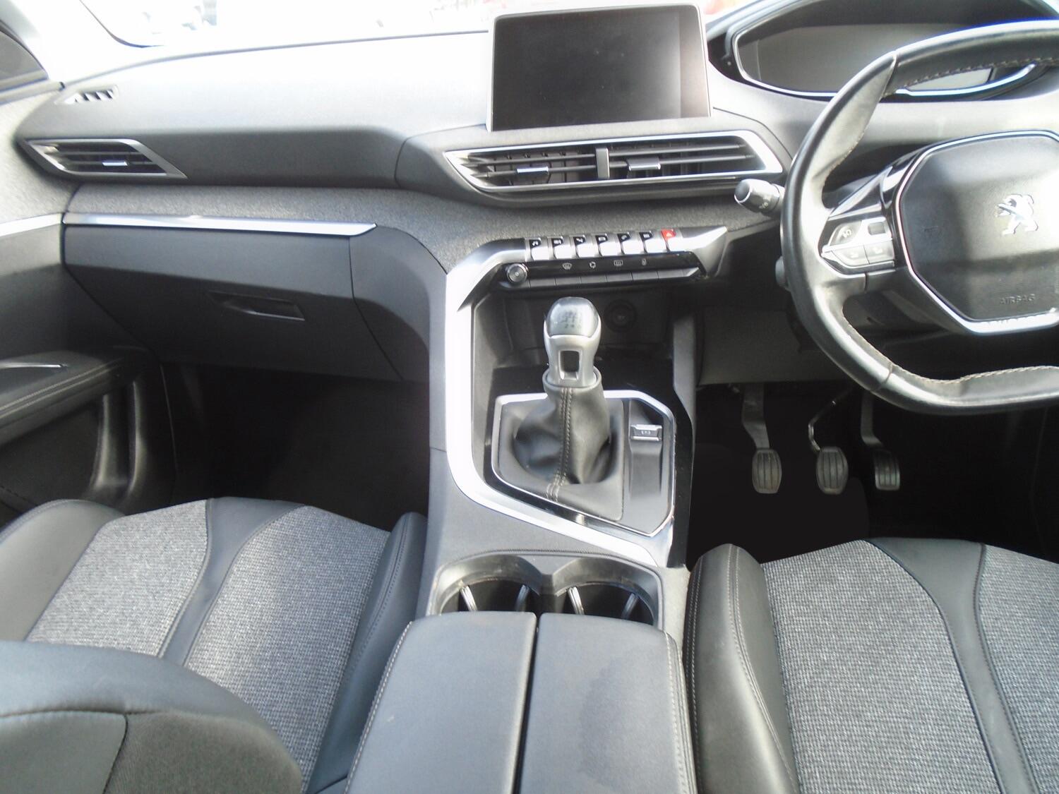 Peugeot 3008 view 10