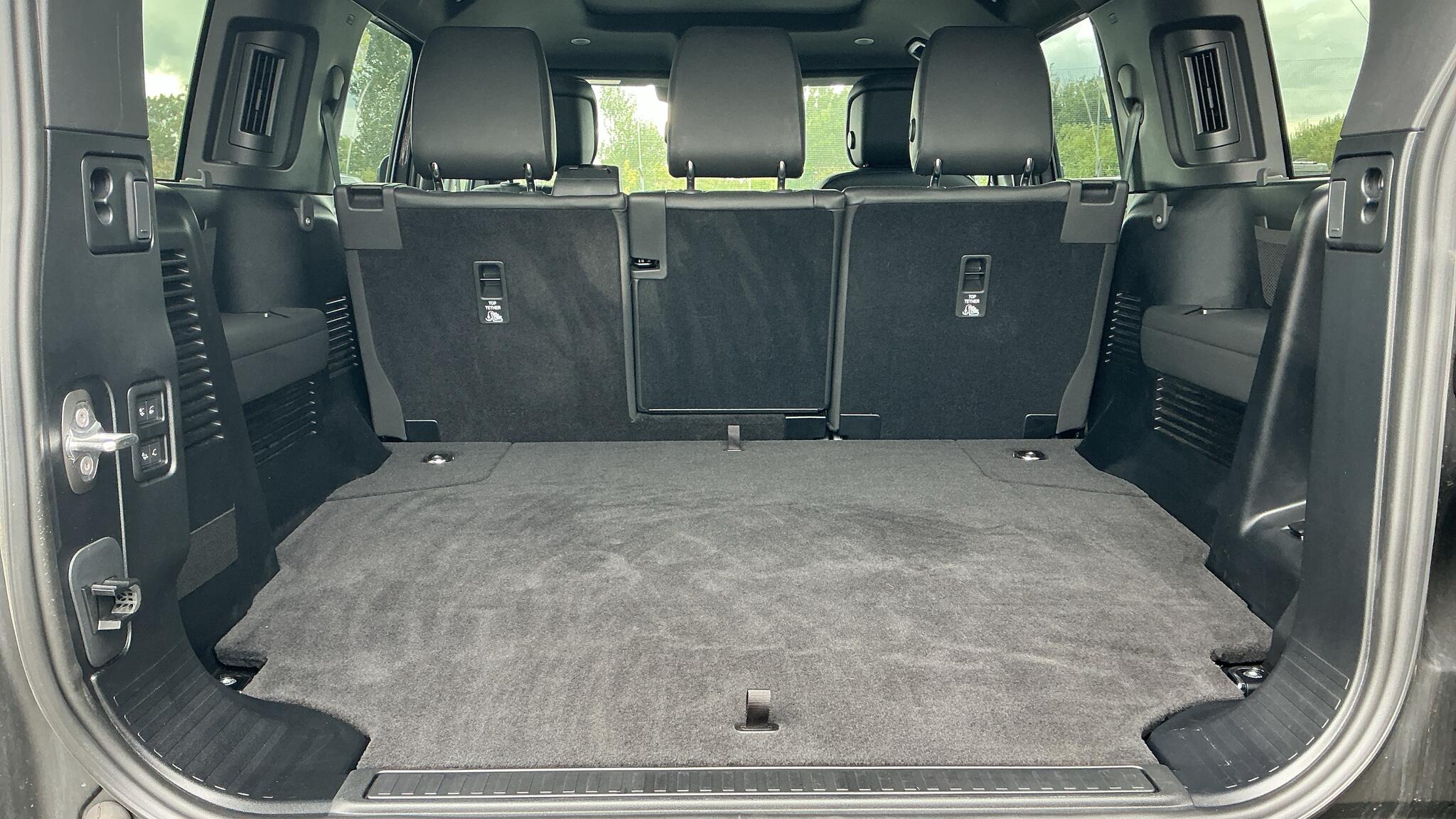 Land Rover Defender view 10