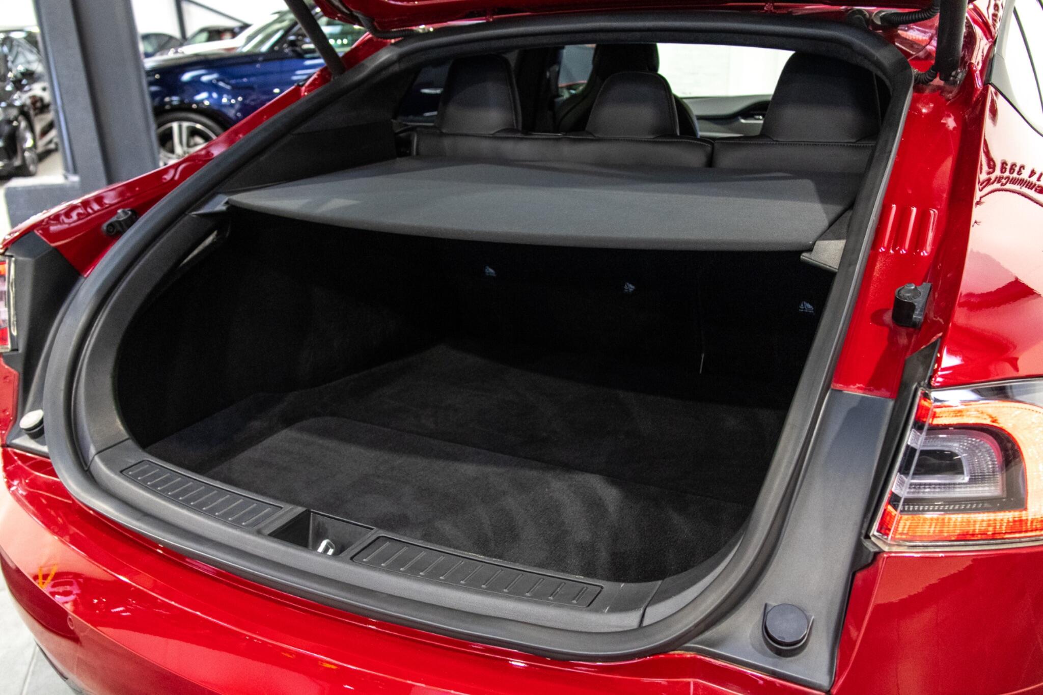 Tesla Model S view 10