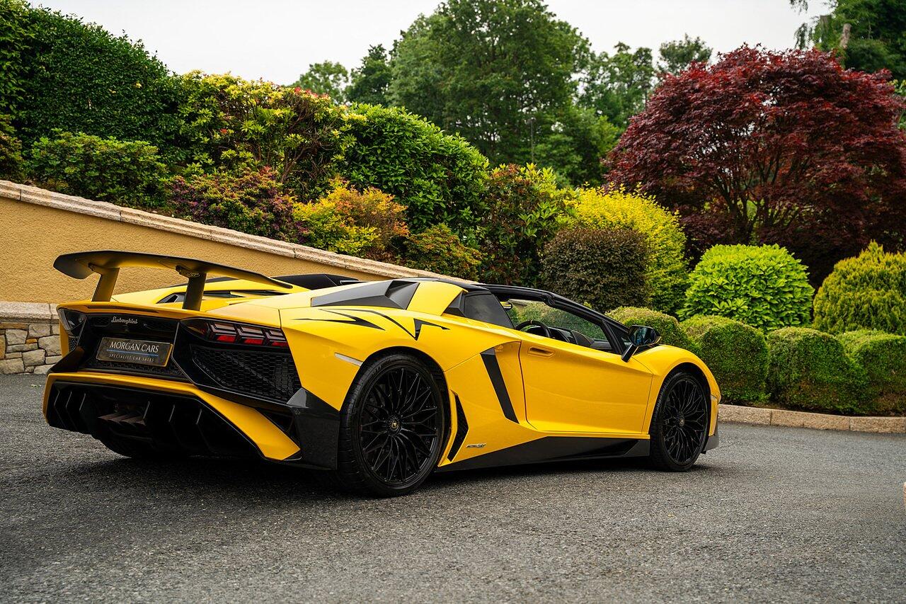 Lamborghini Aventador view 89