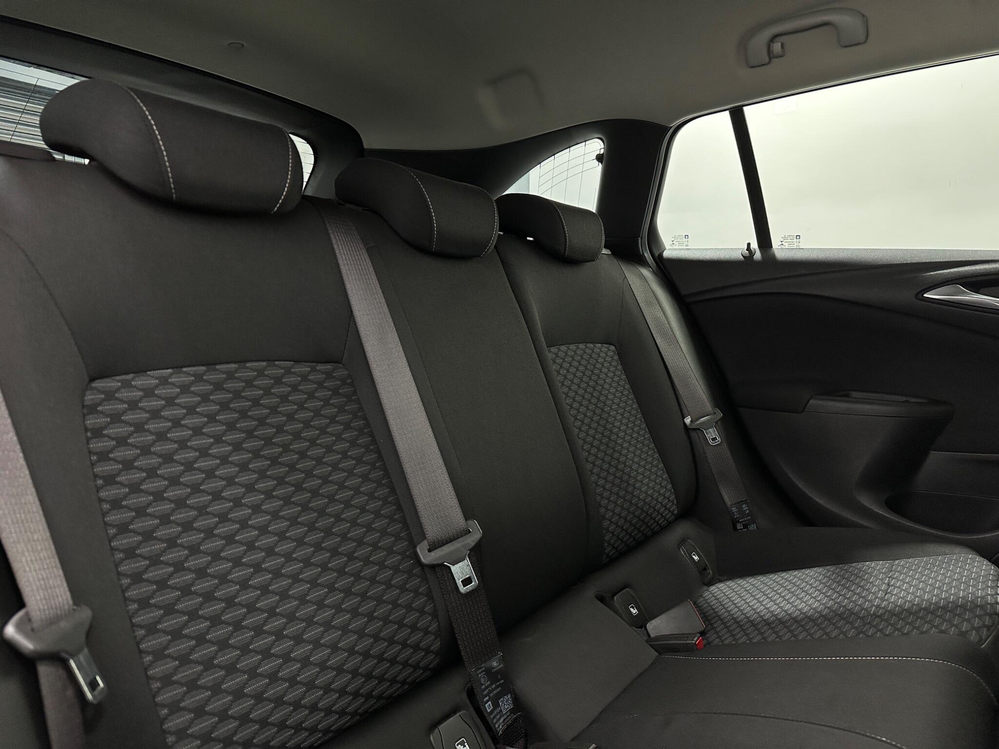 Vauxhall Astra view 40