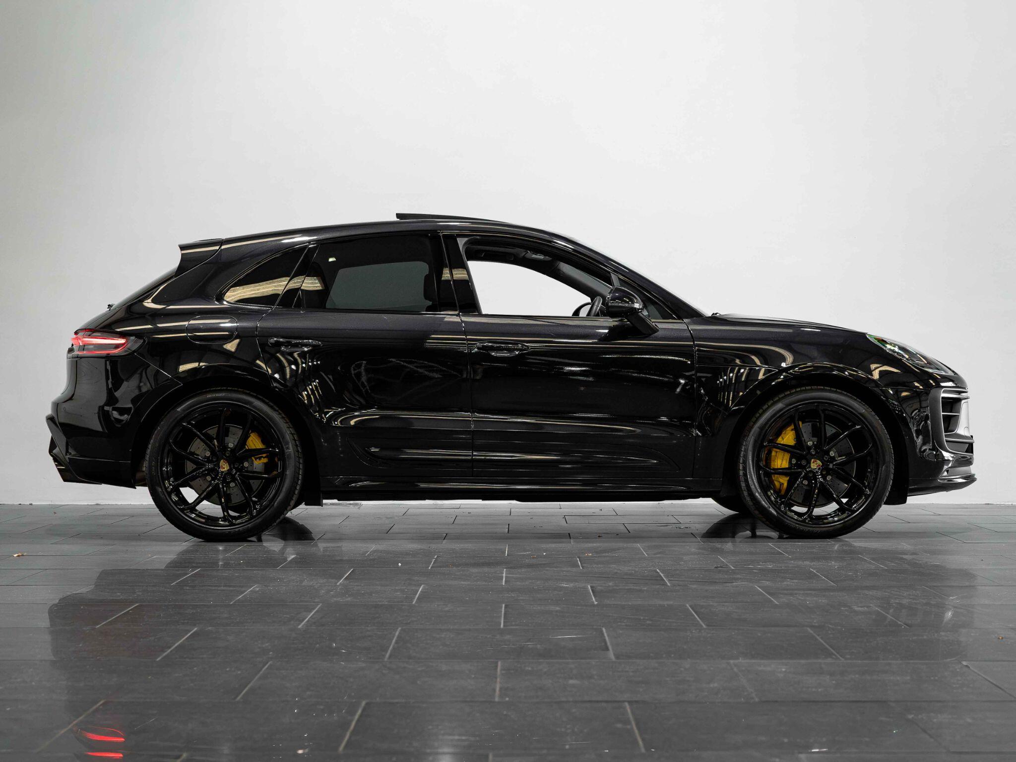 Porsche Macan view 6