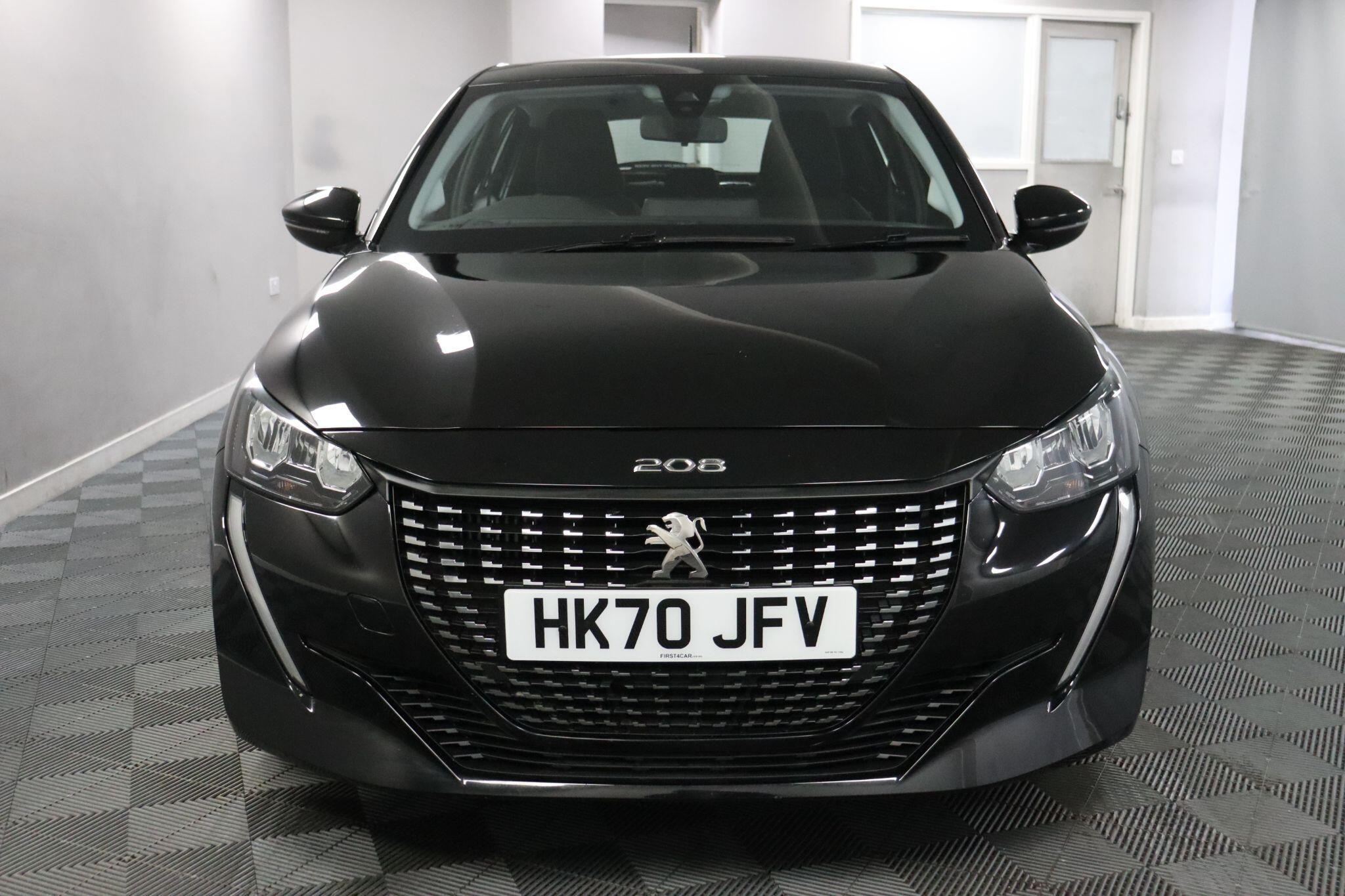 Peugeot 208 view 11