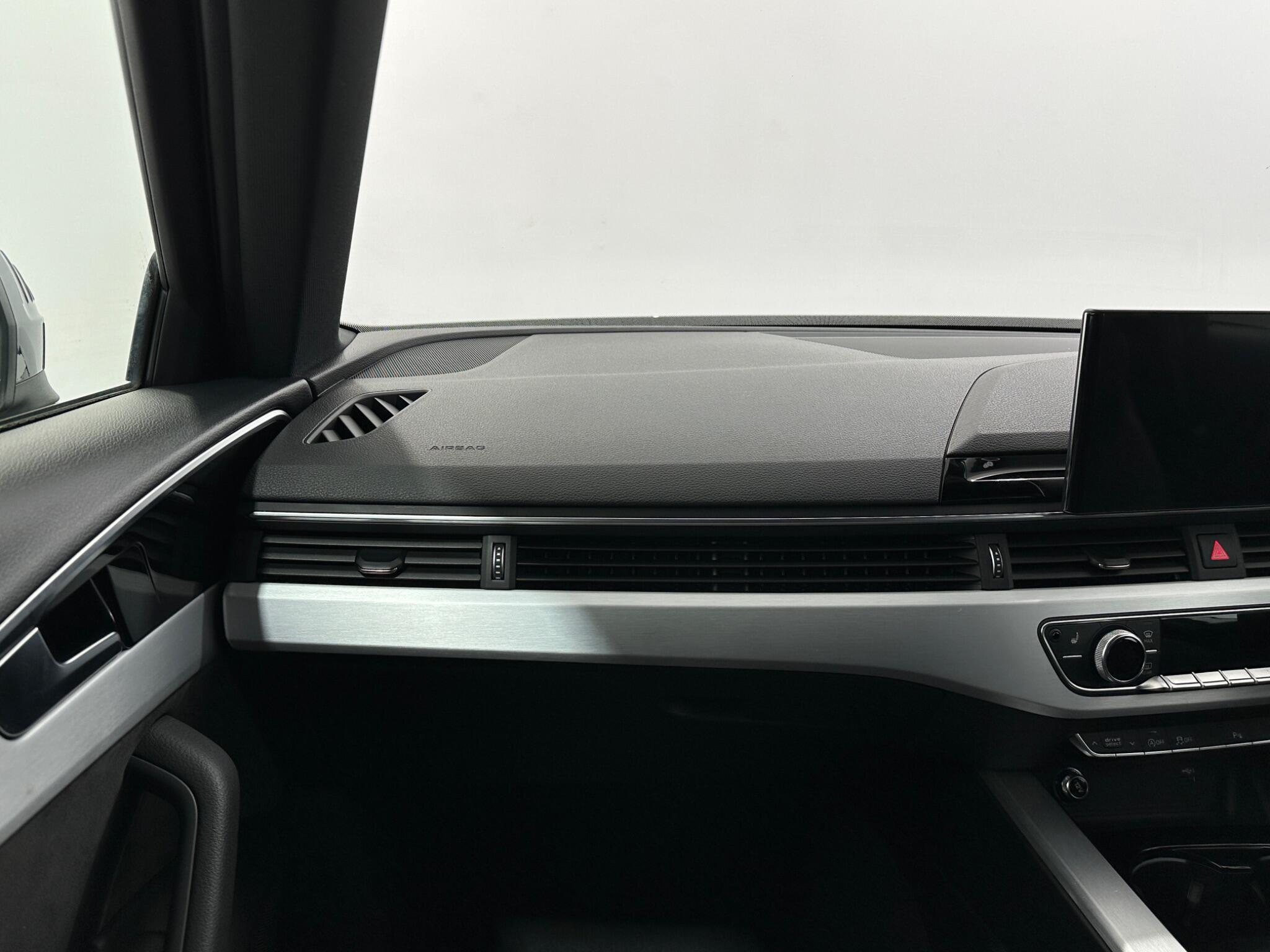 Audi A4 view 28