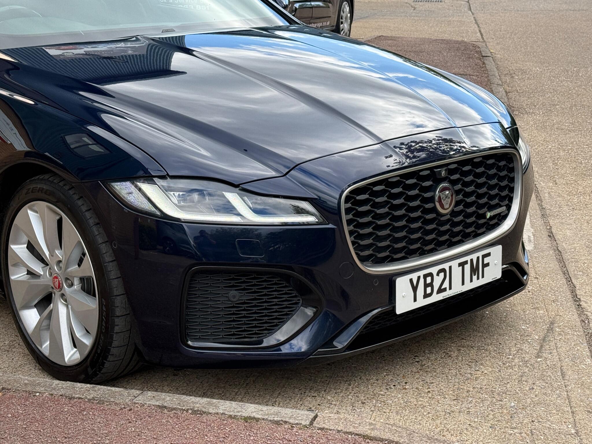 Jaguar XF view 14