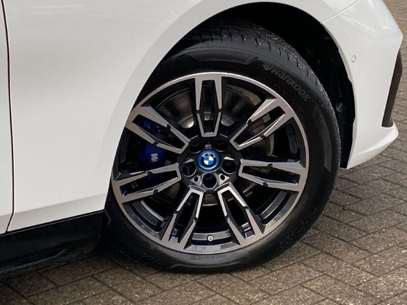 BMW 5 Series view 49
