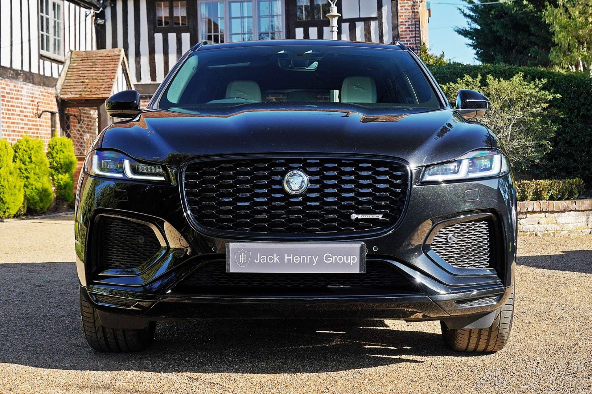 Jaguar F-Pace view 10