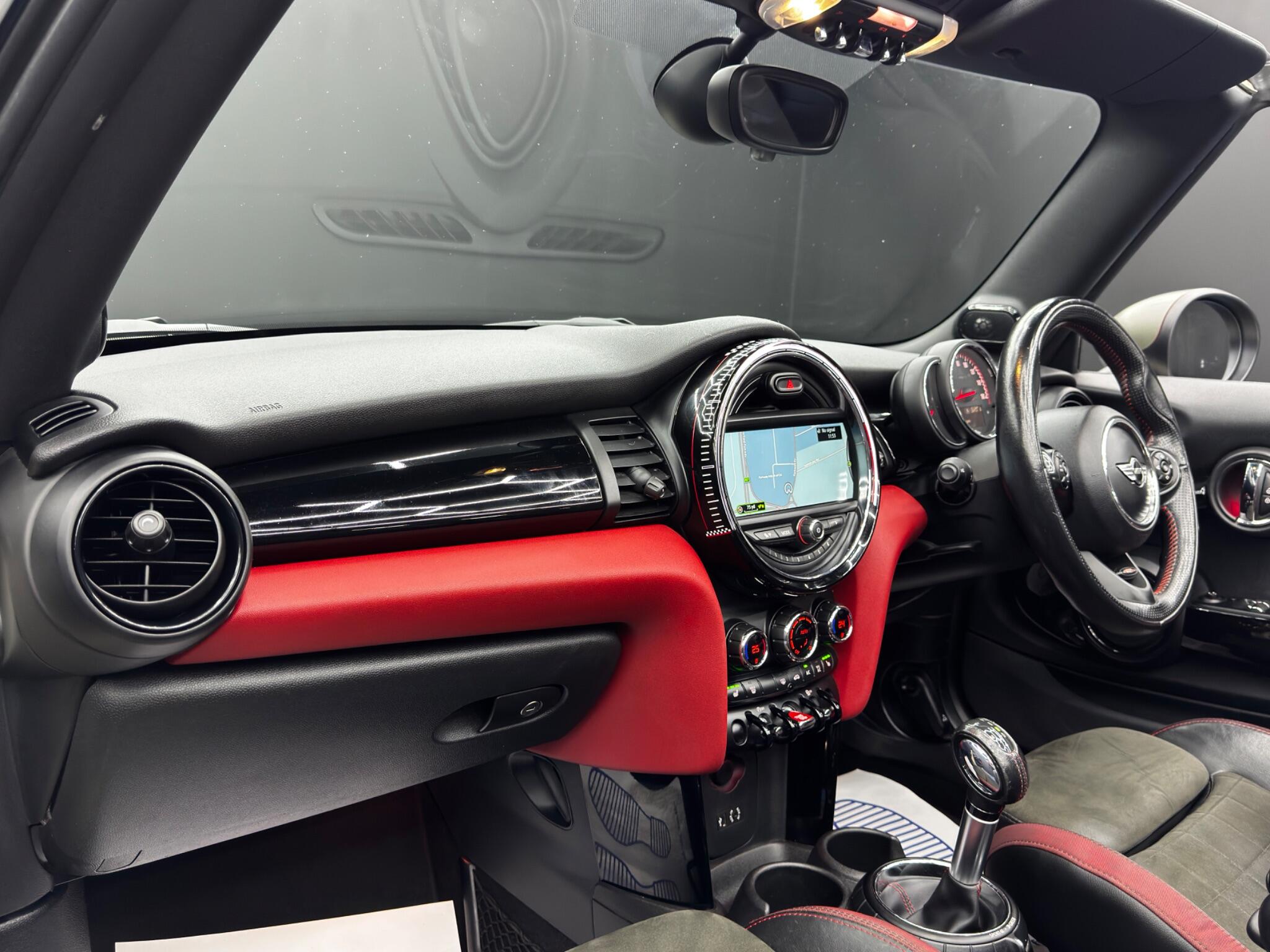 Mini Convertible view 10