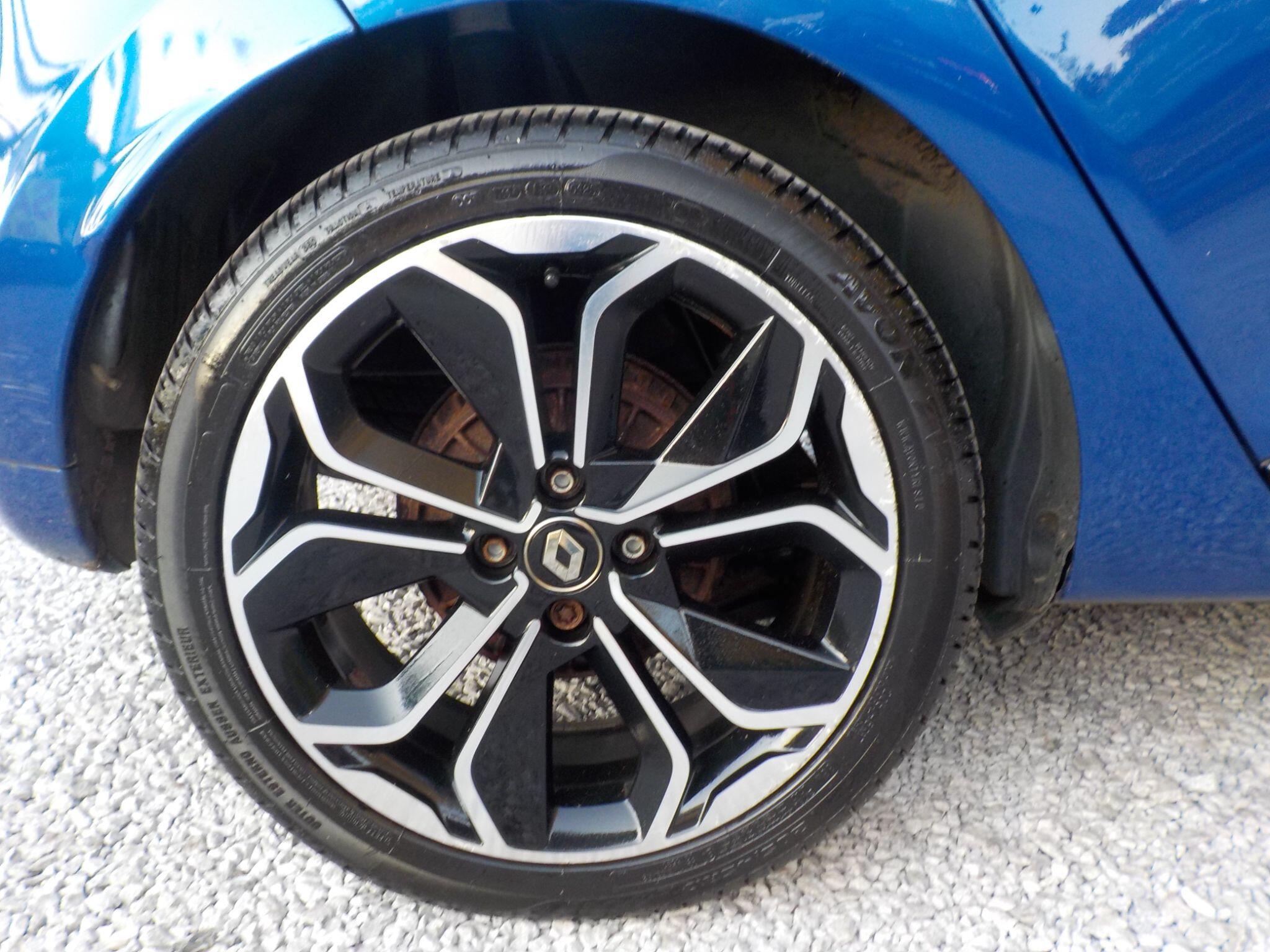 Renault Clio 0.9 TCe Iconic Euro 6 (s/s) 5dr