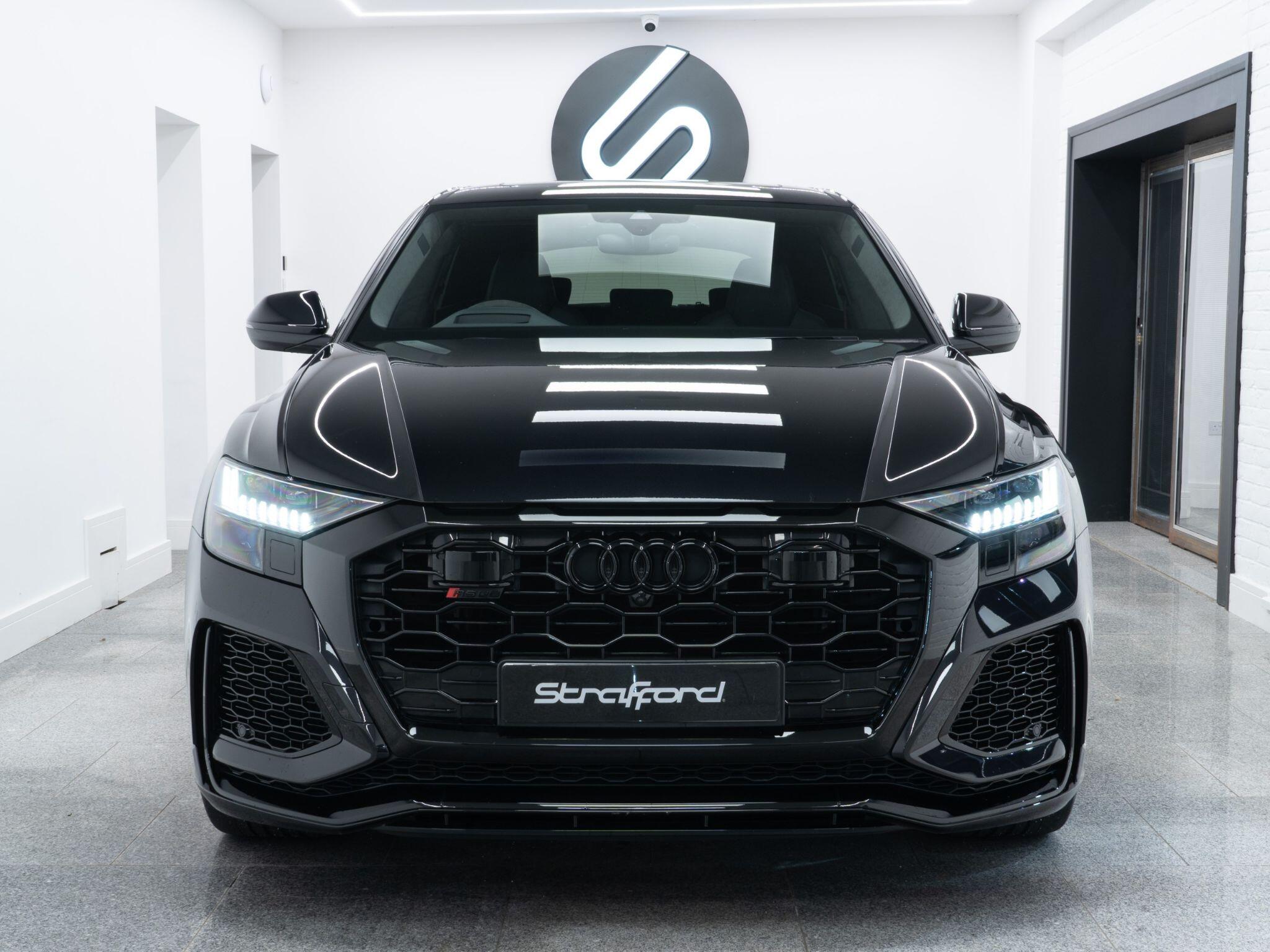 Audi RS Q8 view 9