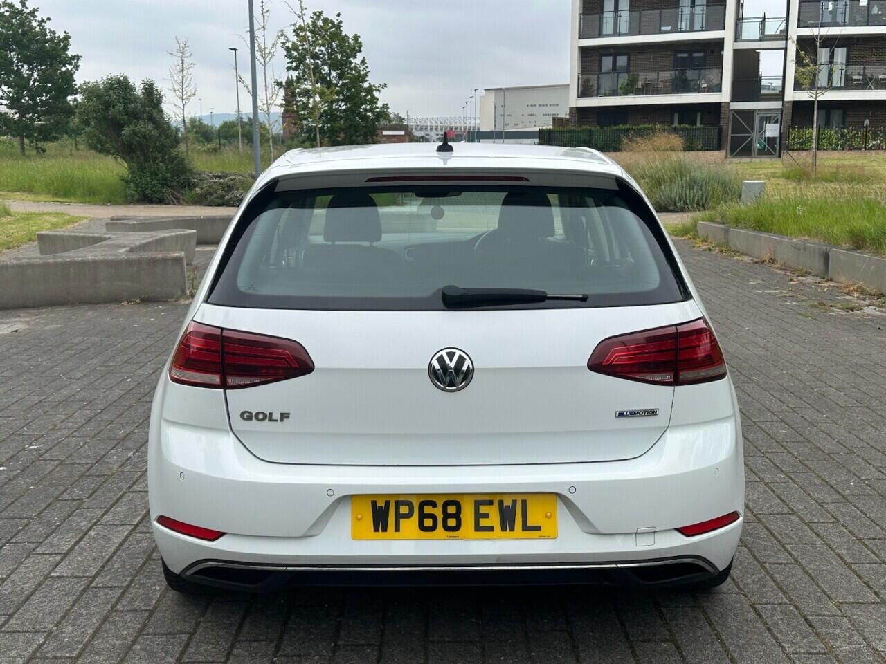 Volkswagen Golf view 5