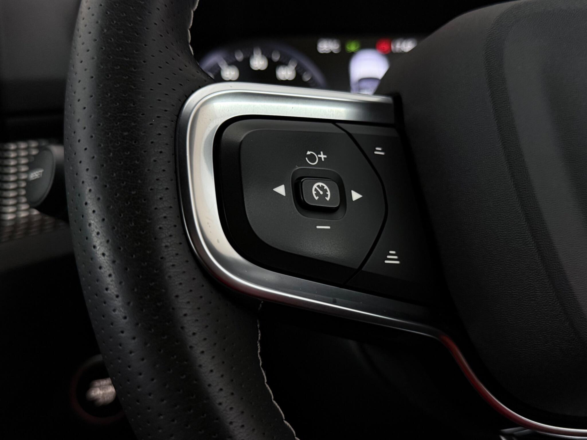Volvo XC40 view 15