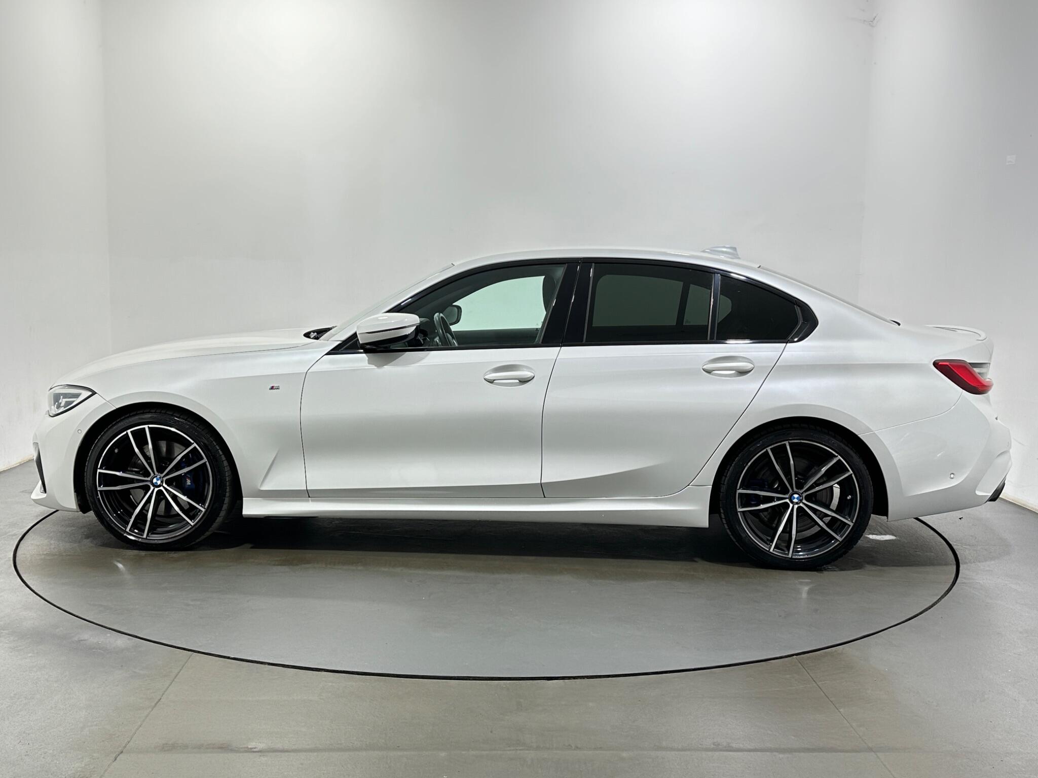 BMW 3 Series view 5