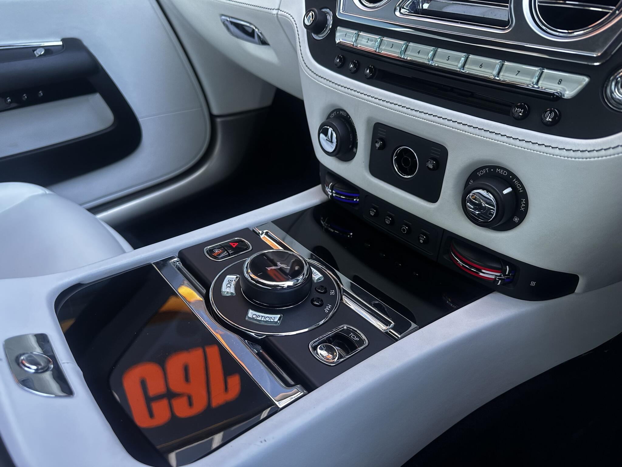 Rolls-Royce Dawn view 25