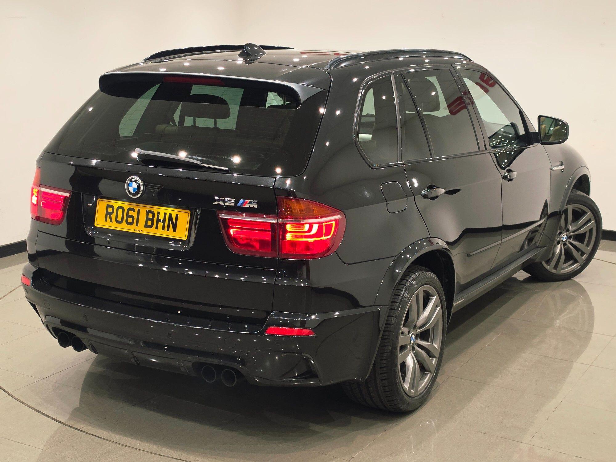 BMW X5 M view 7