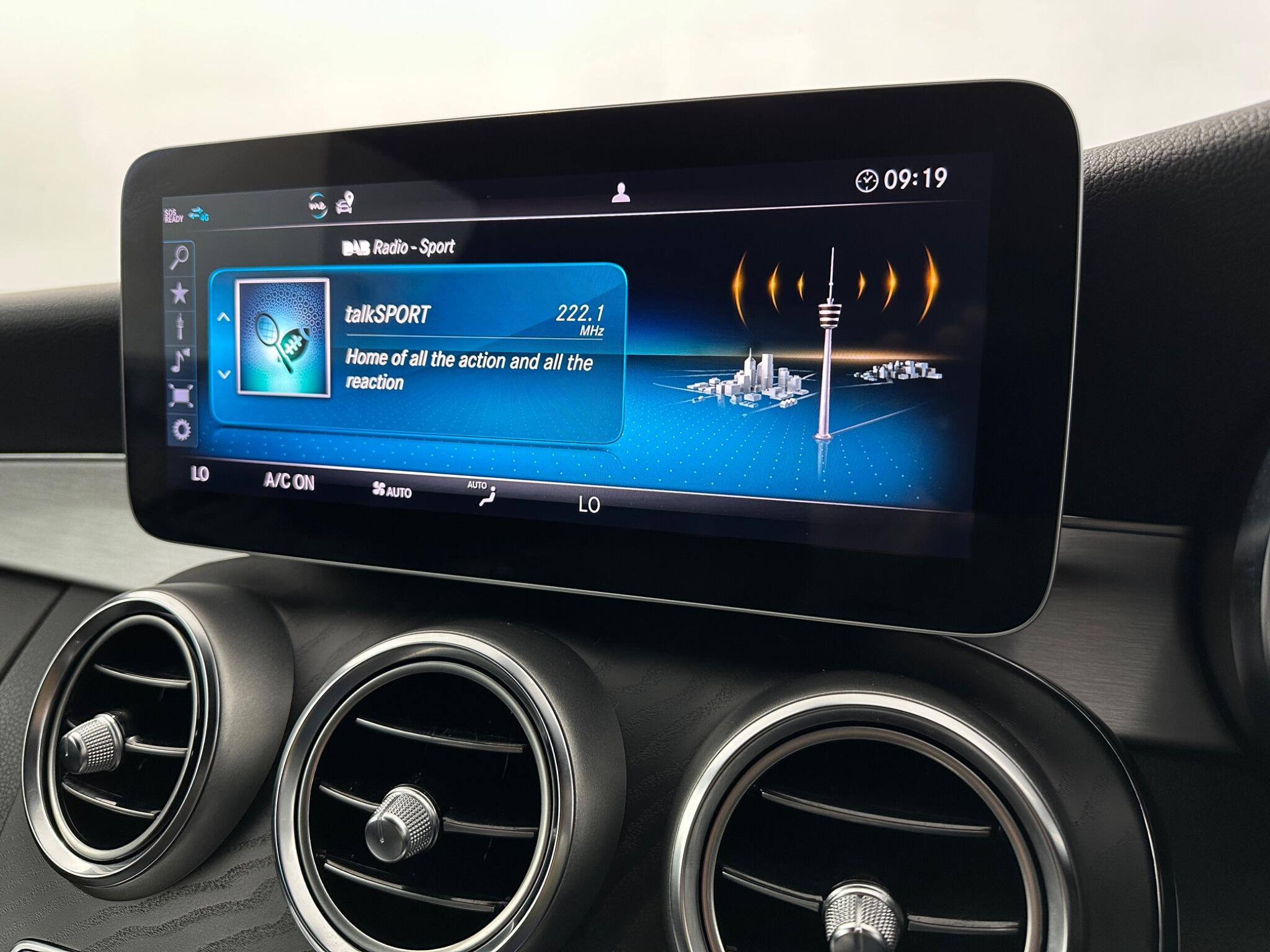 Mercedes-Benz C-Class view 27