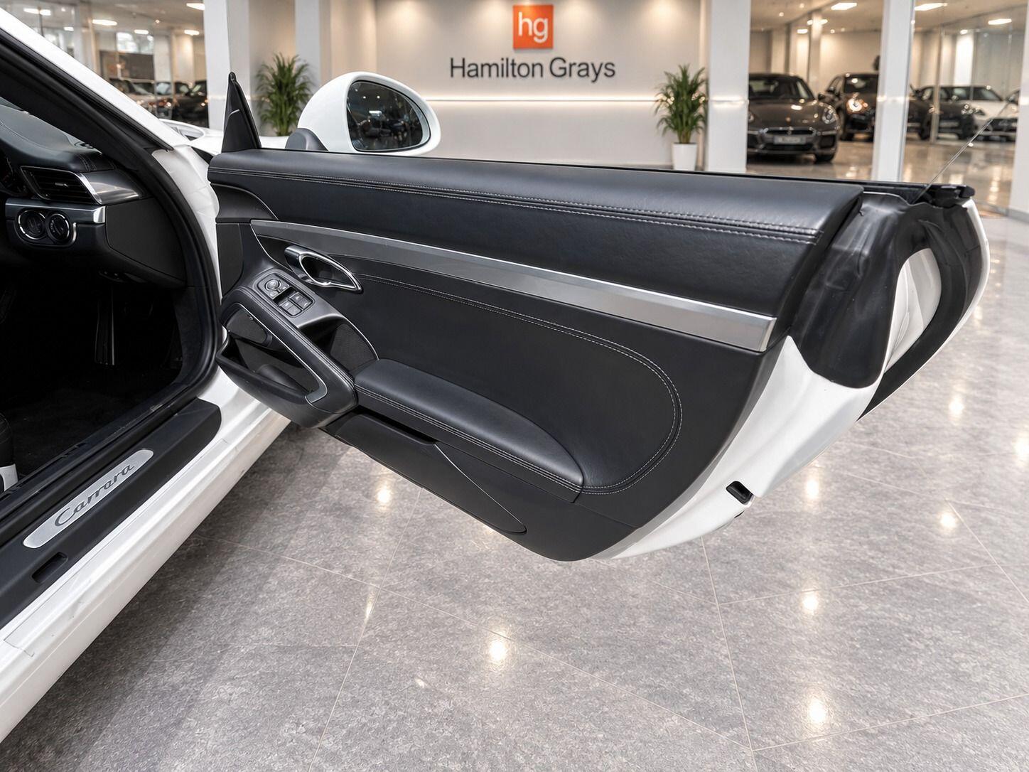 Porsche 911 view 24