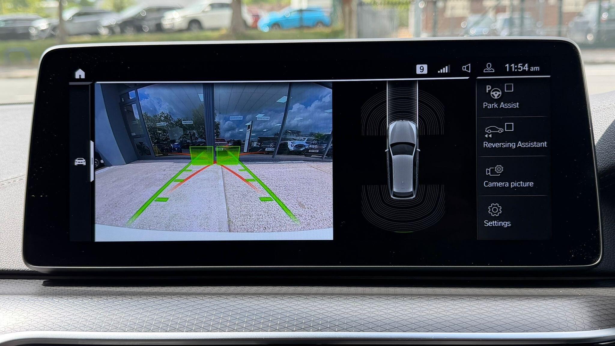 BMW 5 Series view 19