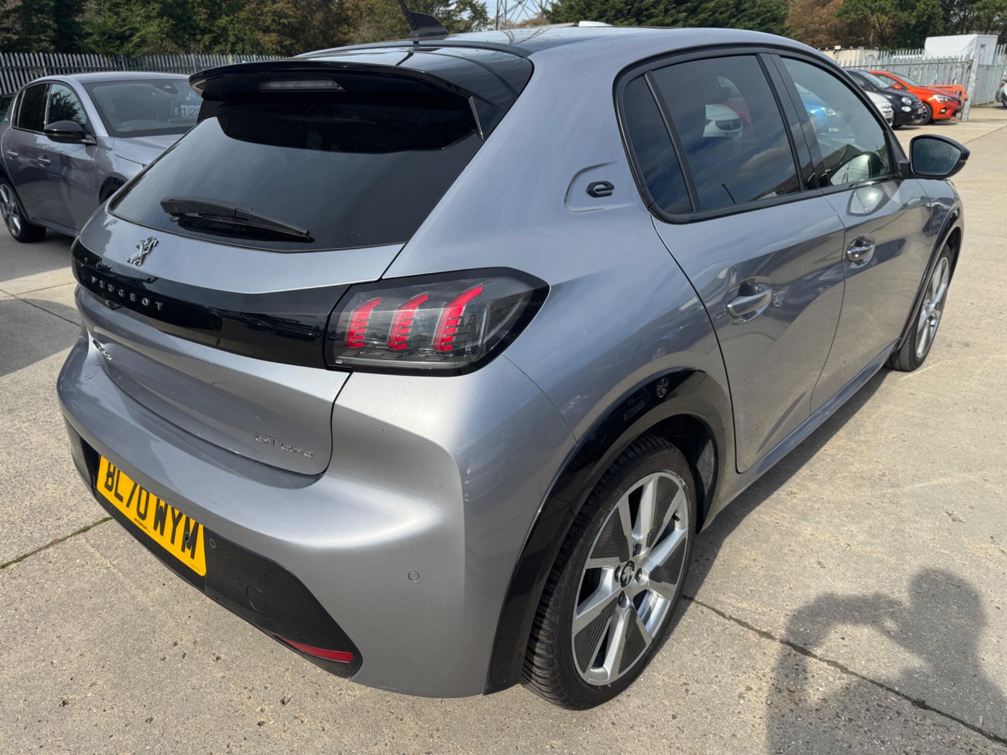 Peugeot E-208 view 13