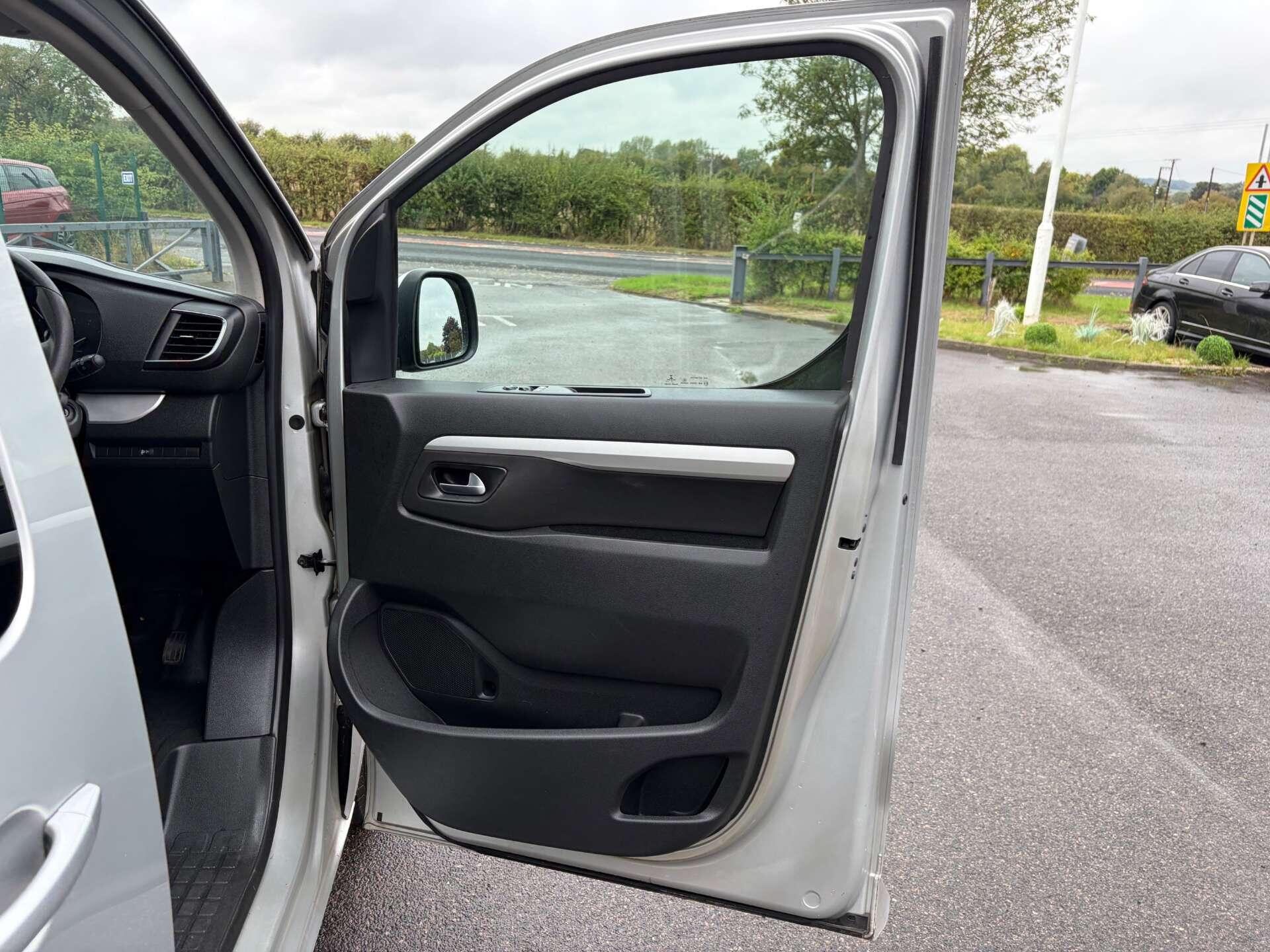 Peugeot Traveller view 35