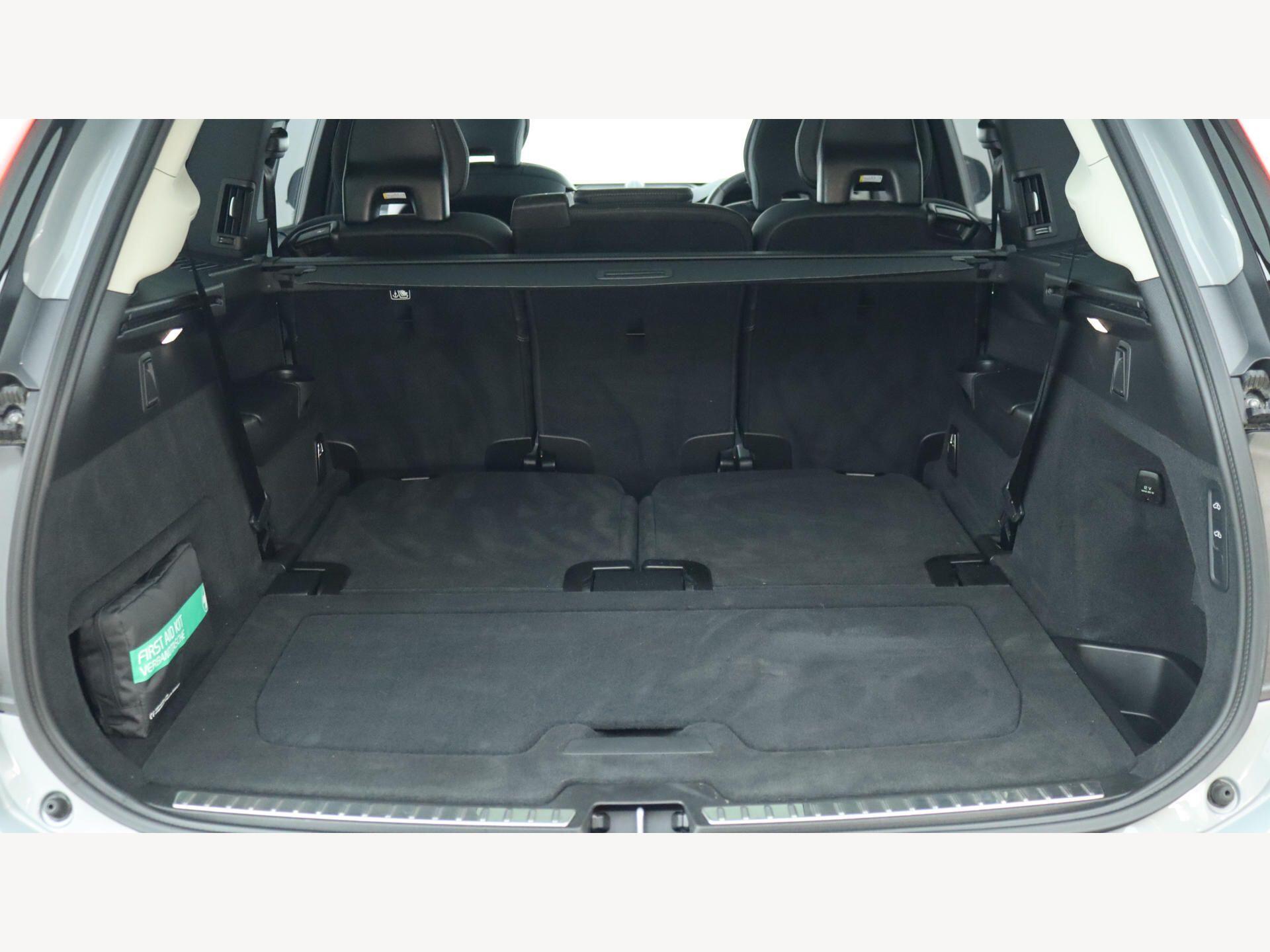 Volvo XC90 view 16