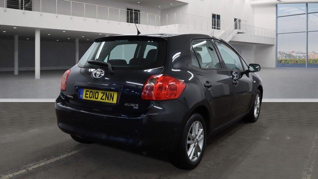 Toyota Auris view 4