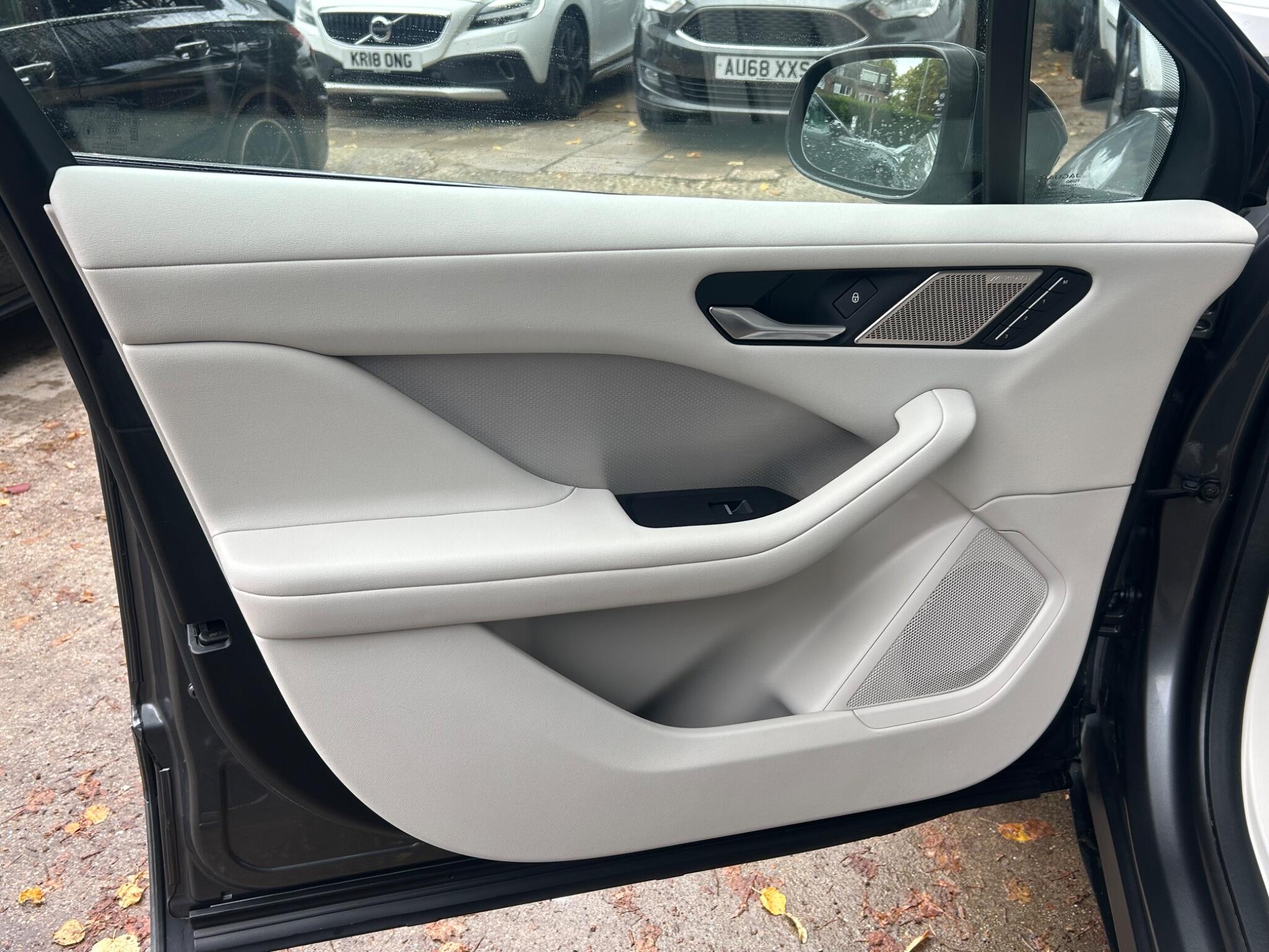 Jaguar I-Pace view 32