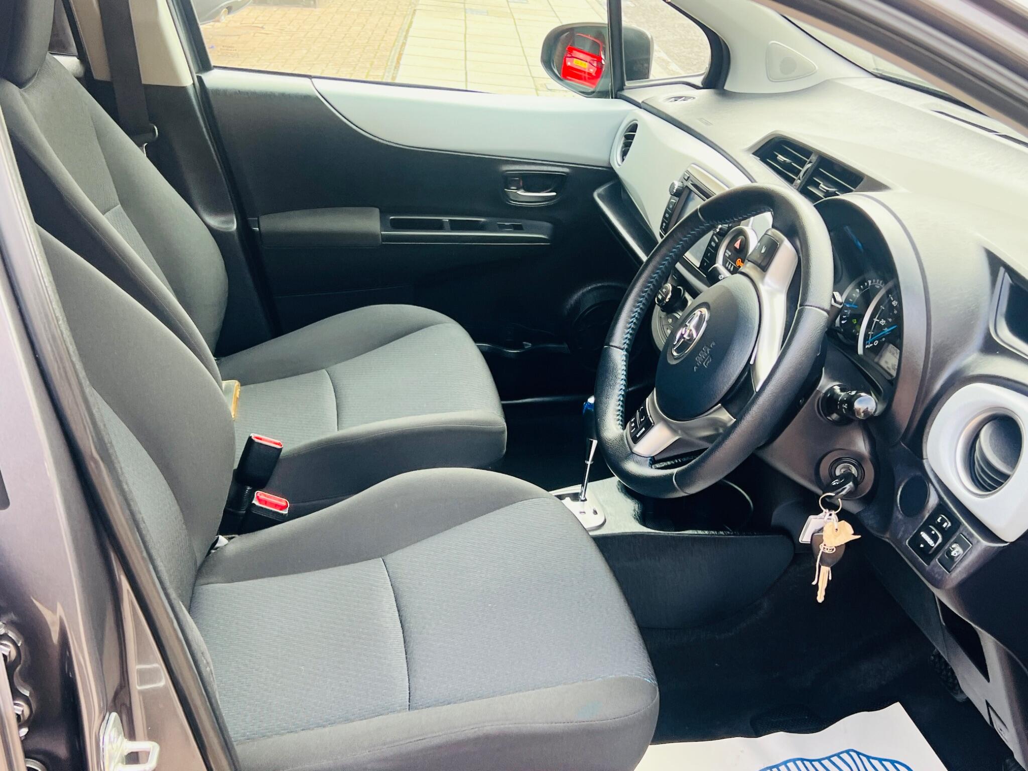 Toyota Yaris view 30