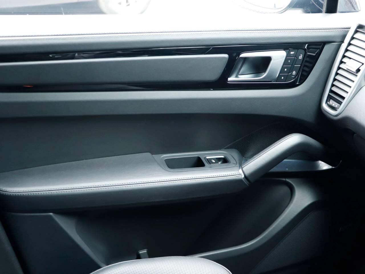 Porsche Cayenne view 17