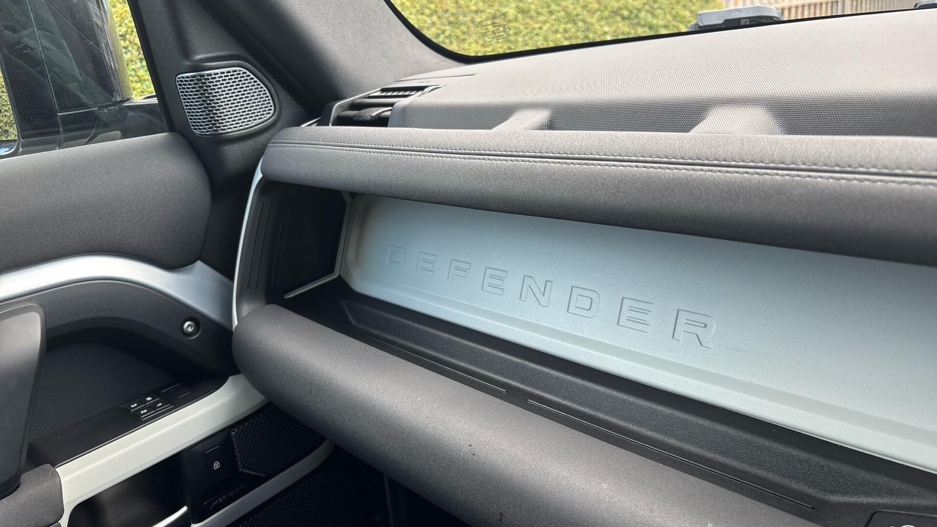Land Rover Defender view 27