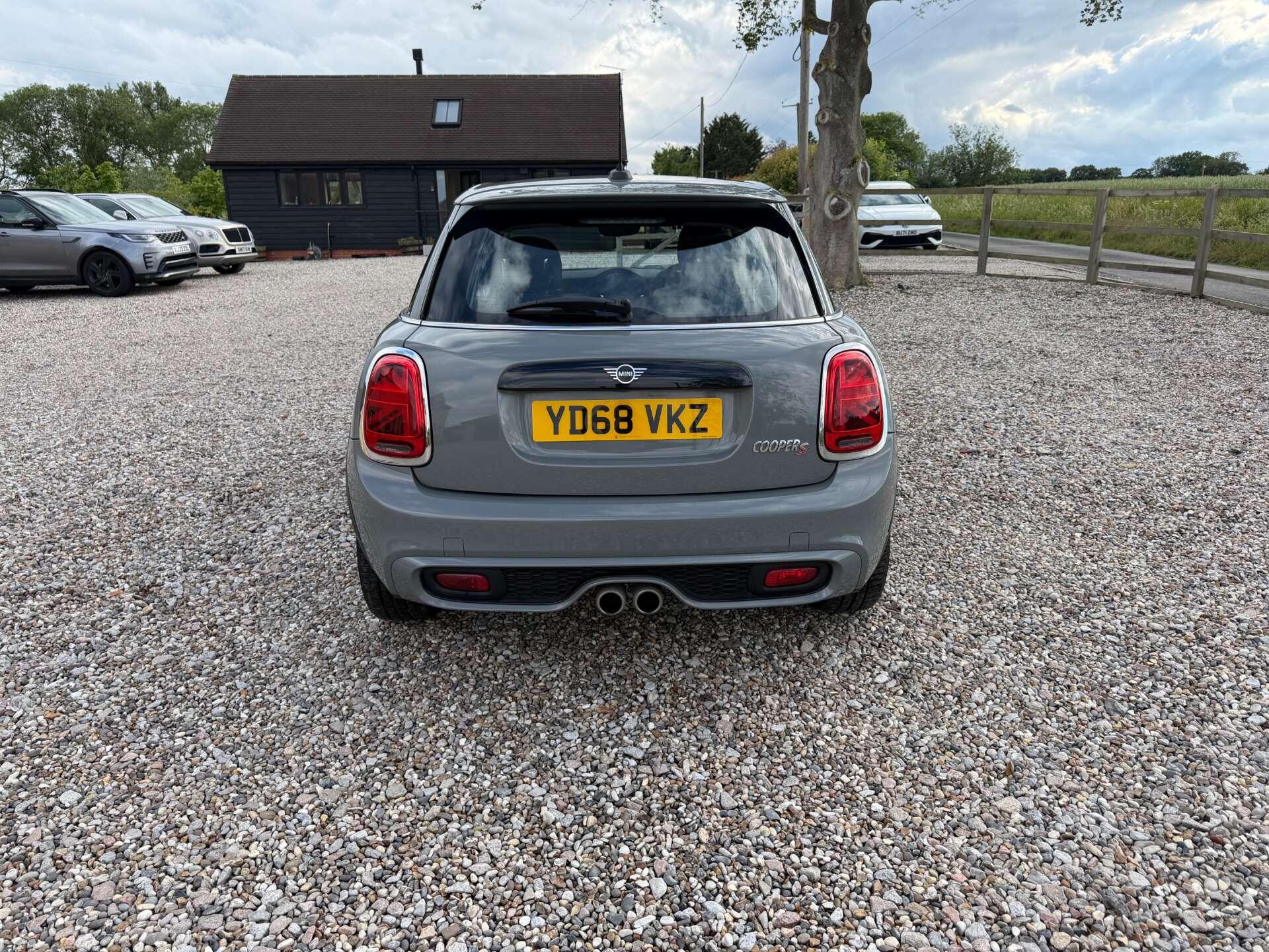 Mini Hatch view 7