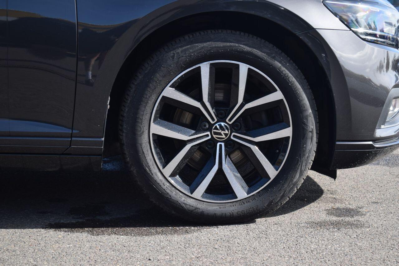Volkswagen Passat view 8