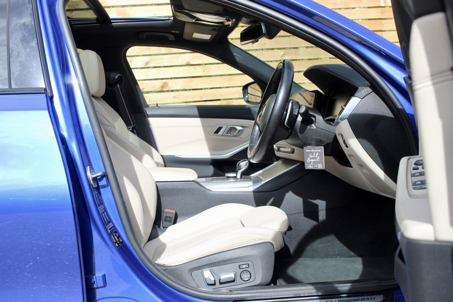 BMW 3 Series view 7
